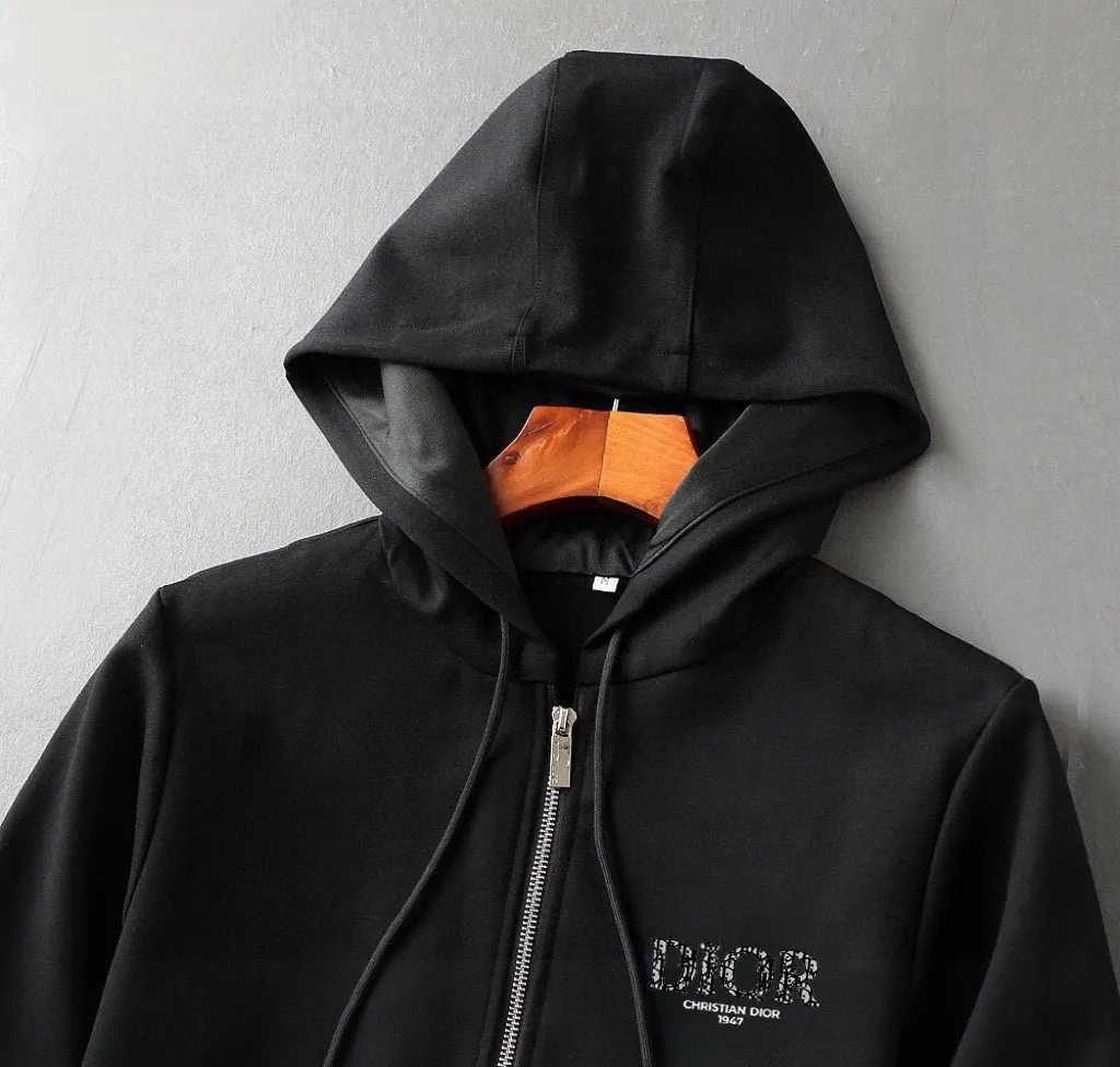 🅿️460 Directly approved brand [DIOR Dior] (velvet and thickened) 2025 autumn and winter new products, celebrities' favorite fashionable casual suits, clean and neat tailoring, full of urban style. Made of high-quality customized fabrics, the inner warmth is excellent, the hand feels soft and dry, and the upper body effect is crisp and stylish. The three-dimensional cutting process and the pattern are all of high standards, and the silhouette version has the right benefits! It is not tight at all, and you feel good when you put it on. So many top-quality raw materials create high-end products with unparalleled value. It is the first choice for high-end fashion people. (Size: M-4XL can wear up to 200 pounds)