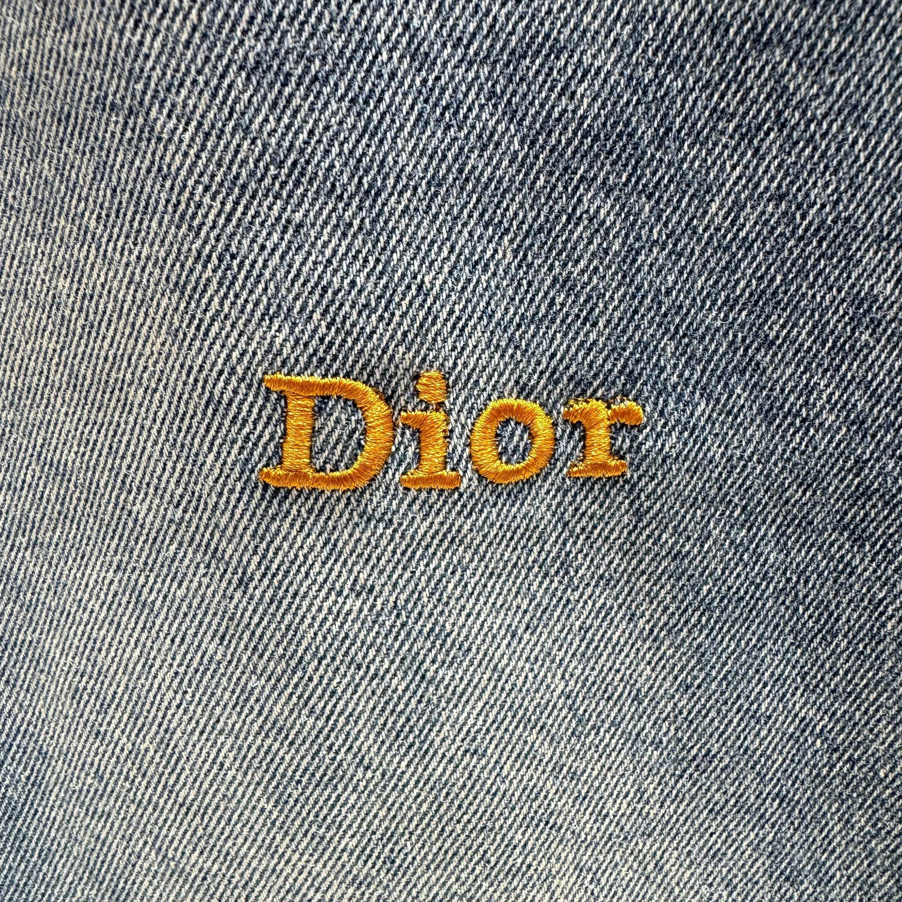 🅿️260 Dior 25 new products back pocket letter LOGO jeans! Specific latest brand leather label blockbuster item ~ private channel rare product! No matter from the pattern, fabric or small details of hardware accessories, you can't be picky! Customer-supplied hardware accessories Imported customer-supplied custom-woven denim cotton fabric, fashionable and individual. Super versatile and good-looking, a must-have for everyone. Very good-looking Size: 28 30 32 34 36 Color: blue