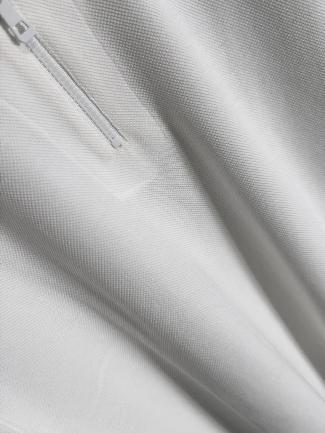 🅿️330 shipped the next day. High version DIOR/Dior 25ss spring and summer new high-definition pique cotton T-shirt. Made in Italy with imported machines. Truly luxurious and high-quality. 1:1COPY with eyes closed. Heavy combed fabrics, high-strength and heavy-weight fabrics feel substantial when weighed. The upper body is also more textured than ordinary T-shirts and is not easy to deform. This texture can cope with the weather. It absorbs sweat and is breathable, suitable for both hot and cold conditions! Perfectly produced with reference to the original stitch and stitch! The loose fit design is super noble. Custom-woven signature ribbed collar, cuffs, and hem. Really rare and rare goods Size: M-XXXL
