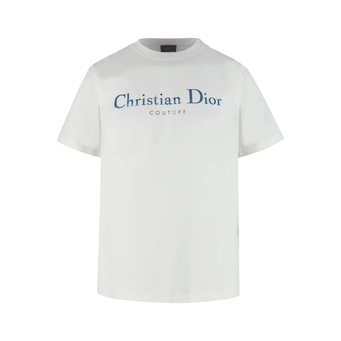 🅿️260 exclusive supply] CD distressed printed short-sleeves (white) originally purchased at 7700, made of 10S encrypted and reinforced 250G cotton and linen fabrics, with 26S1×1 threads. The printing effect has a subtle blur design effect, and the film screen is made of extremely fine gauze material. The points are adjusted and depicted on the film based on the actual object, and the restoration is difficult to produce. High-density dot printing is combined with specially adjusted dot glue, and the paste is fine and has good mesh passing properties. The pieces are designed with washed holes and irregular openings all over the body, giving simple garments a rebellious sense of destruction. The stone grinding washing process locates the holes, and the ready-to-wear products use the stone grinding machine laser positioning to manually destroy the wear effect. Every wear and tear is made by hand, so that the natural wear and tear of the fabric achieves the most harmonious visual effect. After being washed by stone grinding, it can show a rich retro atmosphere. The classic round neck is a loose fit, the upper body is crisp and stylish, the color is simple, it is classic, durable and versatile, the hem has a slit design, and the printing position is in the upper center, which can enhance the visual center of gravity and effectively elongate the body proportions. Size:S-M-L