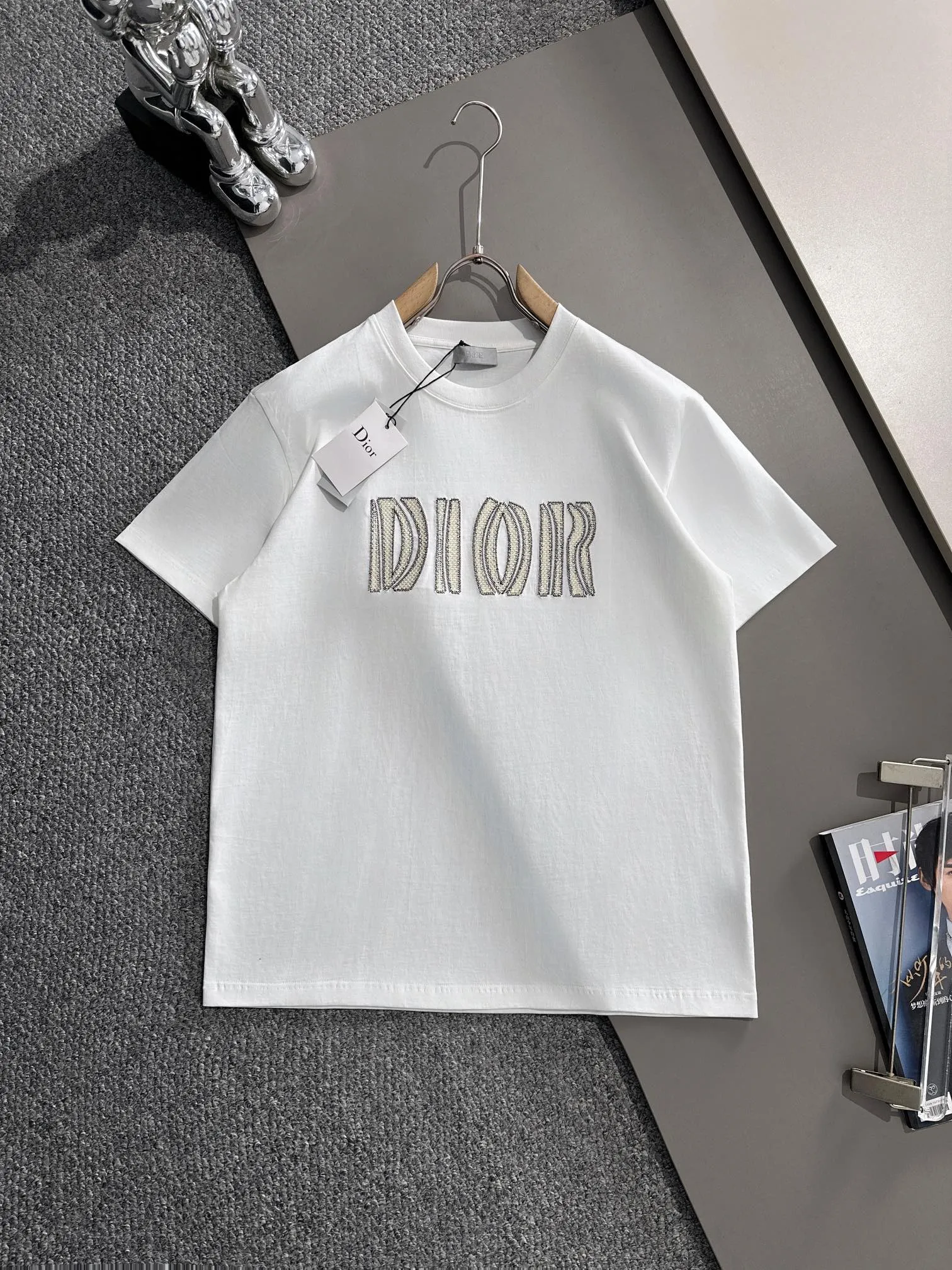 🅿️170 (arrives the next day) Dior 2025 new style woven embroidered letter logo, same style for men and women, short-sleeved T-shirt ·Customized 260g 100% double yarn pure cotton fabric ·Dyeing 32 counts double-strand thread ·Complete collar label, hangtag, main mark and three labels Color: White Size: XS S M L