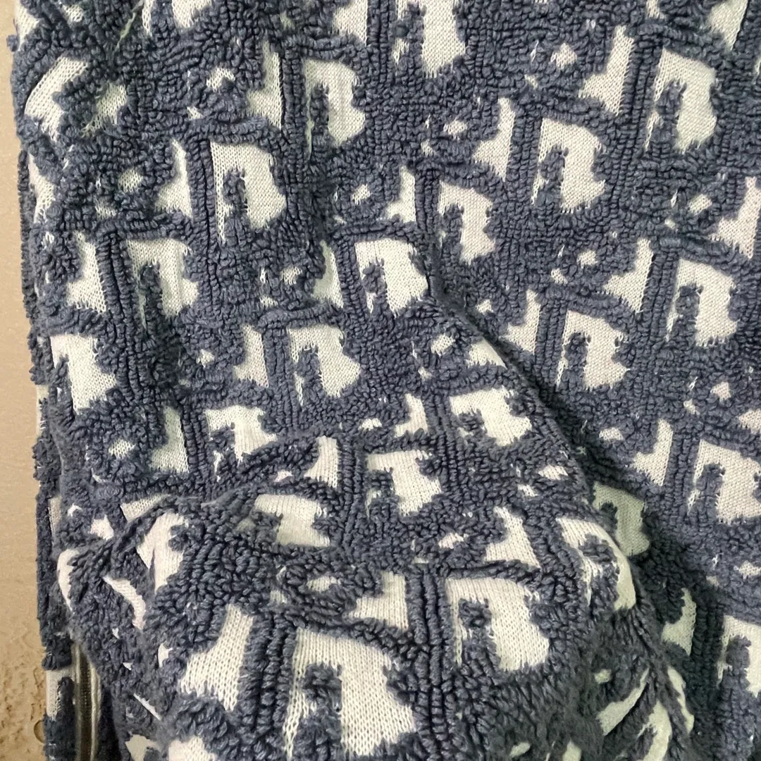 🅿️630 Dio*/Dior 24ss new jacquard zipper sweater is carefully made of white sheep wool blended fabric, and is decorated with classic Oblique printing to enhance the style. Zippered sleeves add style, while a ribbed crew neck adds contrasting texture. Can be paired with jeans for a lively casual look Size: 0/1/2/3