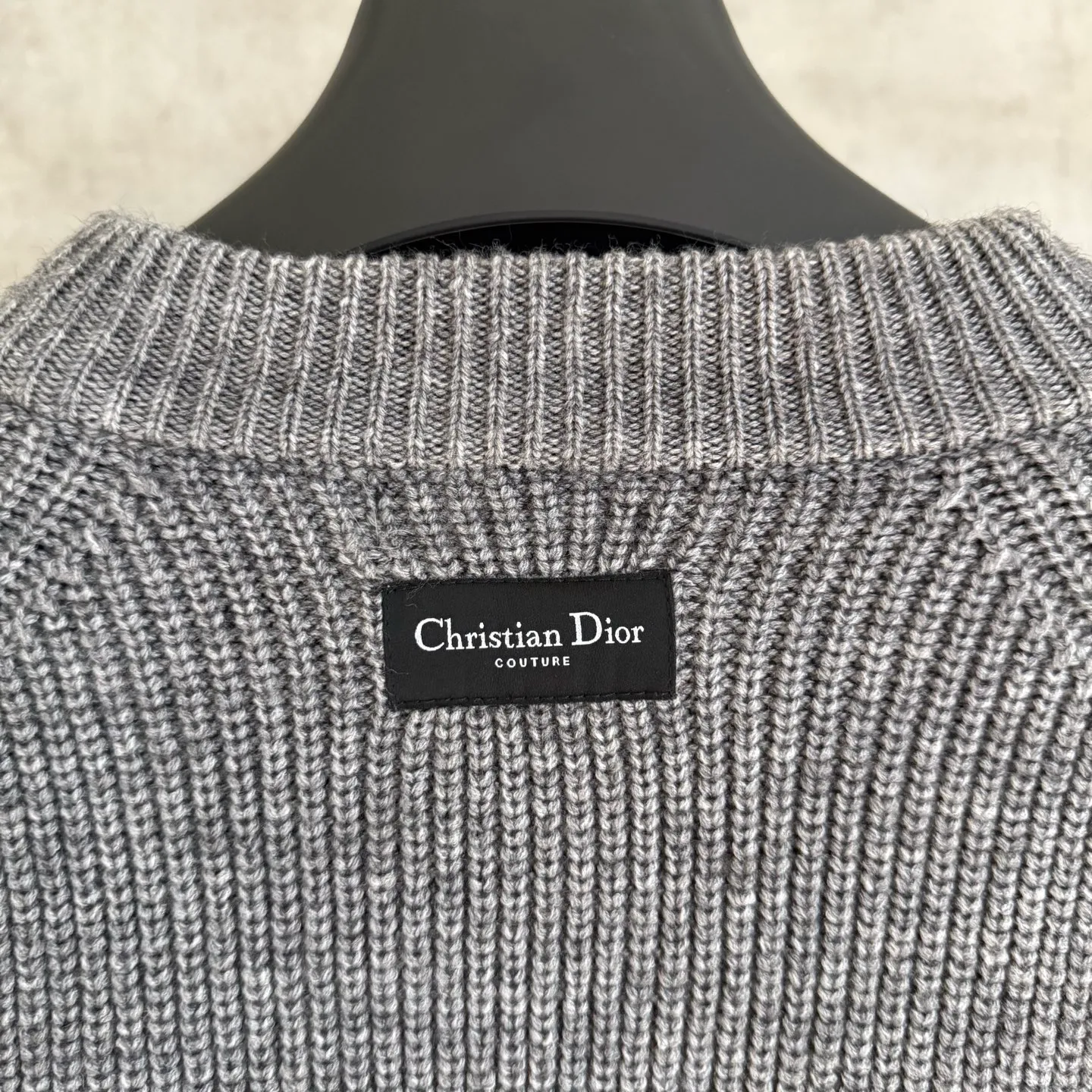 🅿️420 [Strict quality control] Dio*Dior's new autumn and winter men's series new sweatshirts. Zippers on both sides of the shoulders highlight fashion style. Zip closures at the sleeves add a trendy touch, and a Christian Dior Couture patch accents the back. The slightly raised collar pairs well with jeans or shorts for a stylish look! Same style for men and women Color: black, white and gray Size: M-2Xl
