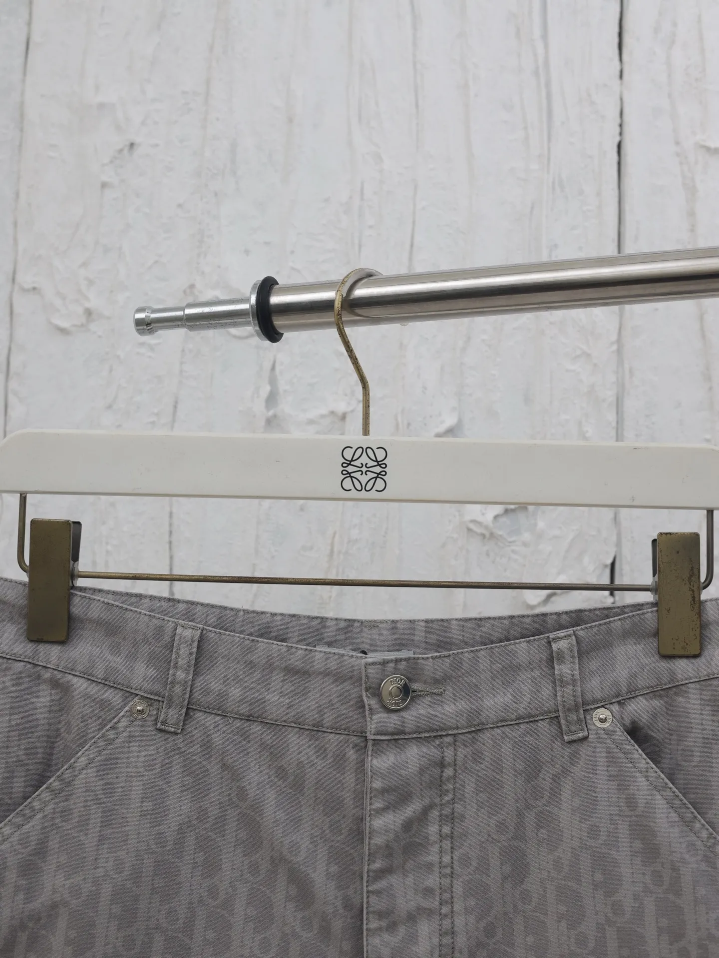 🅿️400 Dio*/Dior 2025SS new spring and summer cotton denim shorts. Classic presbyopia reinterpretation, inspired by ancient Japanese textile crafts. Made of cotton denim fabric, engraved button opening and closing placket. Low-key light gray design style. Size: 46/48/50/52