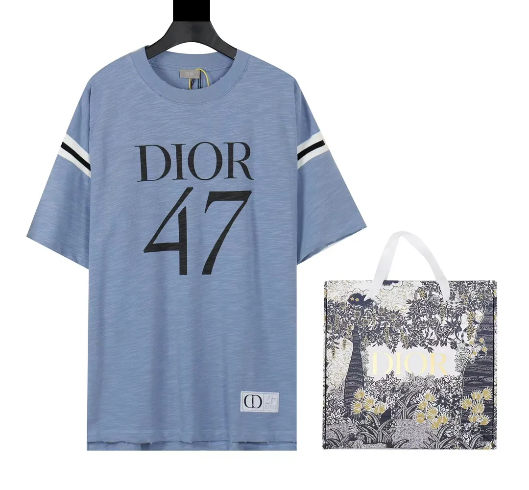 🅿️200 (with carrying case ➕5) CD 2024 new model No. 47 printed patch sleeve T-shirt Official website price: 22000 ￥ (1702T white) The fabric is made of [10s cotton slub plain weave], [gram weight 310g], Purchased a three-color Y version [custom-dyed bulk fabric color], the front panel was made with [eight-claw machine screen glue printing + digital direct injection and dot color integration], the sleeves [flat machine splicing cotton flat machine collar inter-color ribbing], the hem [special machine herringbone car stickers CD logo woven mark], all the hem and cuffs [special machine hand-picked toe-turning technology], and the ready-made clothes were made [hand-made frayed and distressed washing technology]. Size: XS S M L