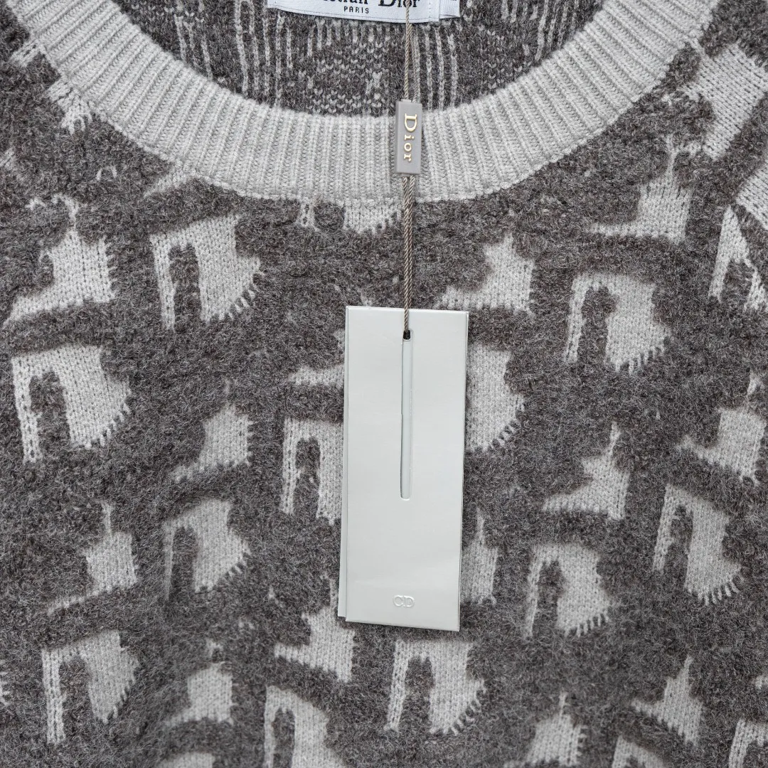 🅿️460 Style: DIOR Dior all-over printed side zipper knitted long-sleeved sweater Size: S-XXL Fabric: Wool blend Accessories: Full set of customized original accessories No gender distinction, same style for men and women