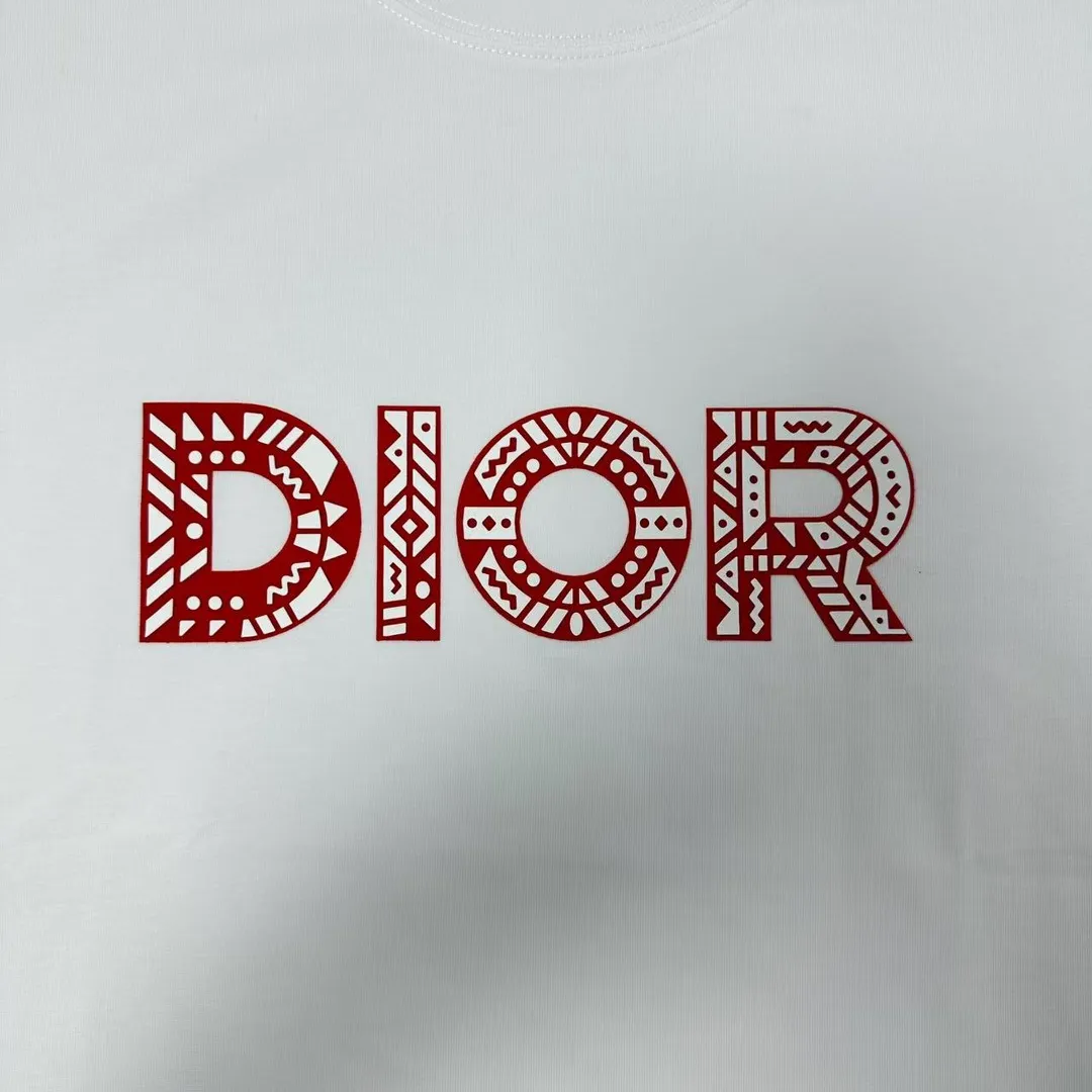 🅿️190 Dio* Dior 2025 spring and summer new style Classic letter flocking technology + three-dimensional silicone Simple and elegant Customized double yarn plain cotton fabric Short-sleeved T-shirt Unisex Color: Black White Size: S (90-130 catties) M (120-150 catties) L (140-165 catties) XL (160-180 catties) XXL (180-210 pounds)