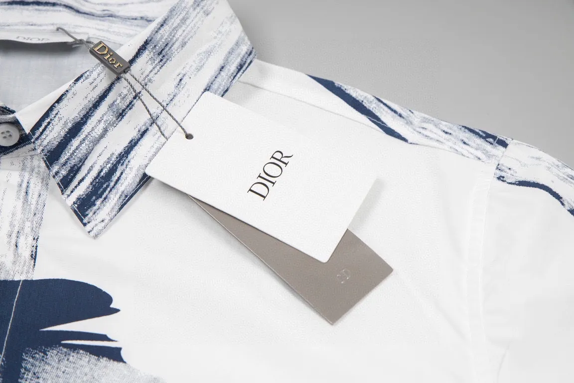 🅿️350 high version [DIO*] new short-sleeved shirt Inspired by [Ink Blues], it is great when worn alone 👍🏻High-end ink-style color Super fresh in summer Perfect detail processing 💯 Classic Logo pattern The upper body is super good-looking Same style for men and women Size: XSSML