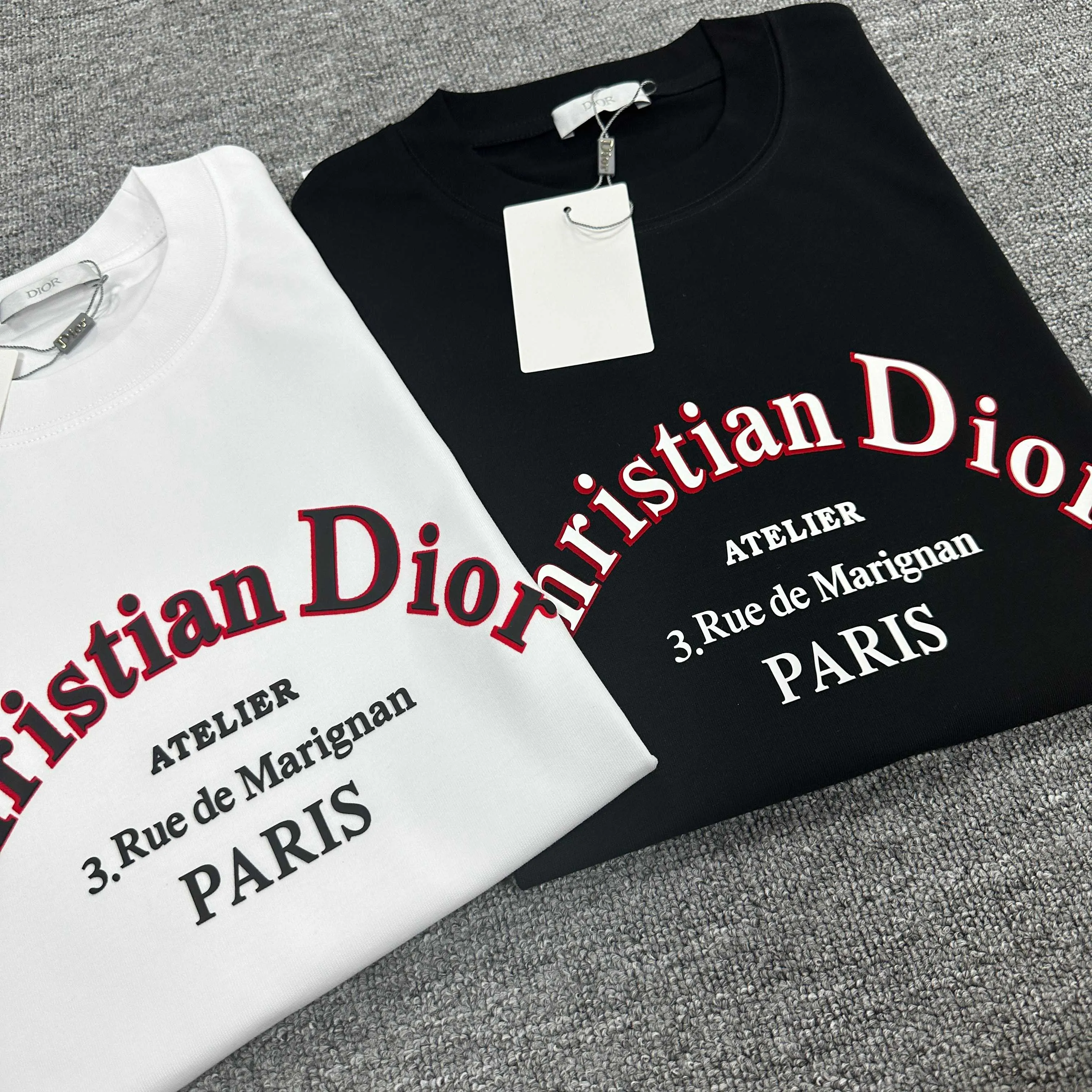 🅿️190 Dio* Dior 2025 spring and summer new style Classic letter flocking technology + three-dimensional silicone Simple and elegant Customized double yarn plain cotton fabric Short-sleeved T-shirt Unisex Color: Black White Size: S (90-130 catties) M (120-150 catties) L (140-165 catties) XL (160-180 catties) XXL (180-210 pounds)