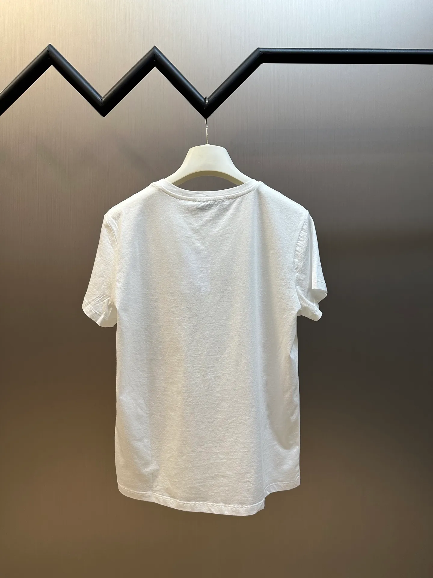 🅿️290 Dior Constellation Flower Print Short Sleeve This T-shirt is decorated with multi-color Dior Astral Flowers pattern, using seasonal flowers to interpret the 12 constellation patterns, telling a unique story. Crafted from white cotton jersey in a regular fit and round neck. Pair with other Dior Astral Flowers pattern pieces for a sophisticated look.  size：s m l