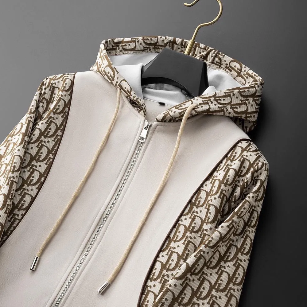 🅿️500 [DIOR Dior] hot-selling suit is coming. Focus on the original version of the official website. 2025 new hot-selling cardigan and sweatshirt suit. The original order is the best. 🇭🇰The meticulous work of top designers. It is a fitting and perfect upper body effect. All-natural high-quality Tencel Roman cotton 100%, close-fitting comfort, noble and elegant! Original hardware embodies elegance and nobility! Counter size: M-4XL (up to 190 pounds)