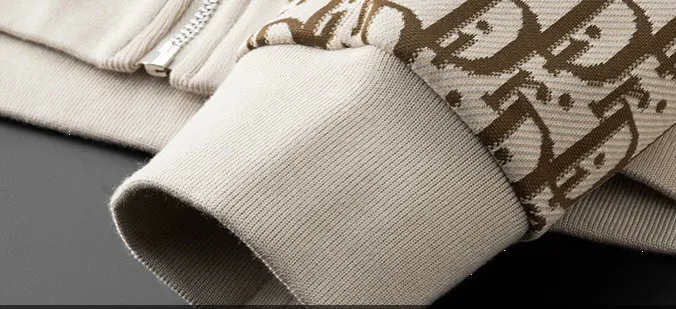 🅿️500 [DIOR Dior] hot-selling suit is coming. Focus on the original version of the official website. 2025 new hot-selling cardigan and sweatshirt suit. The original order is the best. 🇭🇰The meticulous work of top designers. It is a fitting and perfect upper body effect. All-natural high-quality Tencel Roman cotton 100%, close-fitting comfort, noble and elegant! Original hardware embodies elegance and nobility! Counter size: M-4XL (up to 190 pounds)