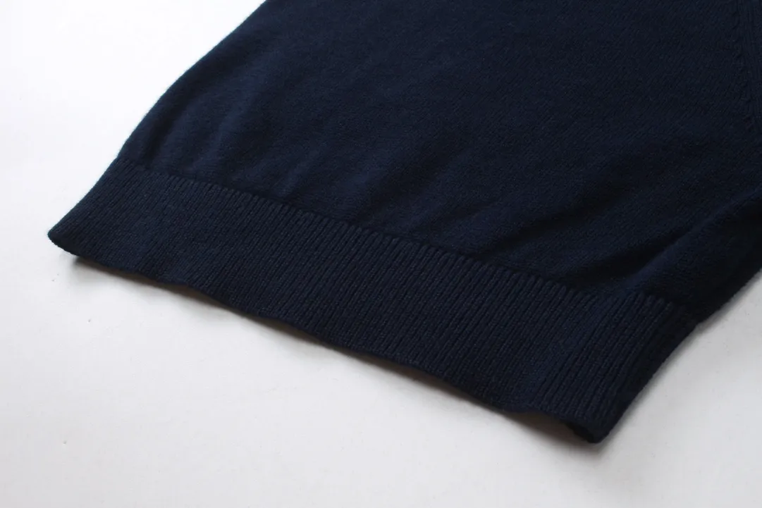 🅿️230 CD/2024ss Polo sweater in dark blue with classic CD Icon logo embroidery to enhance the style. Crafted from wool, cashmere and silk-blend jersey, it has contrasting white pinstripes on the collar. Wear it with Dior Essentials pieces for a classic look. Same style for men and women Size: XS-L