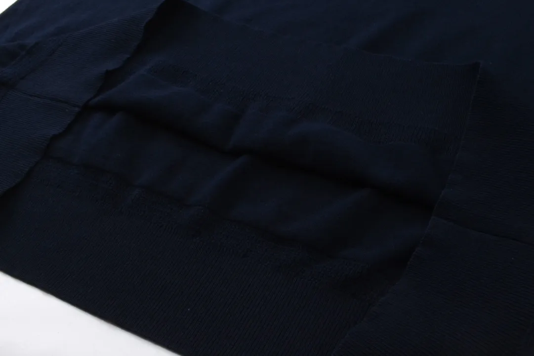 🅿️230 CD/2024ss Polo sweater in dark blue with classic CD Icon logo embroidery to enhance the style. Crafted from wool, cashmere and silk-blend jersey, it has contrasting white pinstripes on the collar. Wear it with Dior Essentials pieces for a classic look. Same style for men and women Size: XS-L