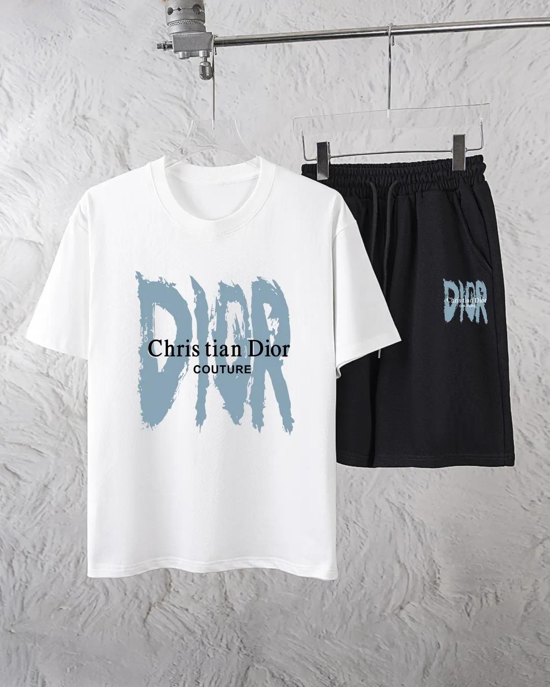 🅿️300 Dior Exclusively provides new trendy men’s fashionable round neck short-sleeved shorts suits, trendy and fashionable casual short-sleeved suits! It has high breathability and comfort, impeccable details, and brand element design concept, reflecting high quality. It presents a casual cut and the upper body shape is great! Material: 250g Xinjiang long-staple cotton short sleeves + 360g pure cotton terry shorts Size: S M L Due to manual measurement, there is a deviation of about 1-3CM in size.