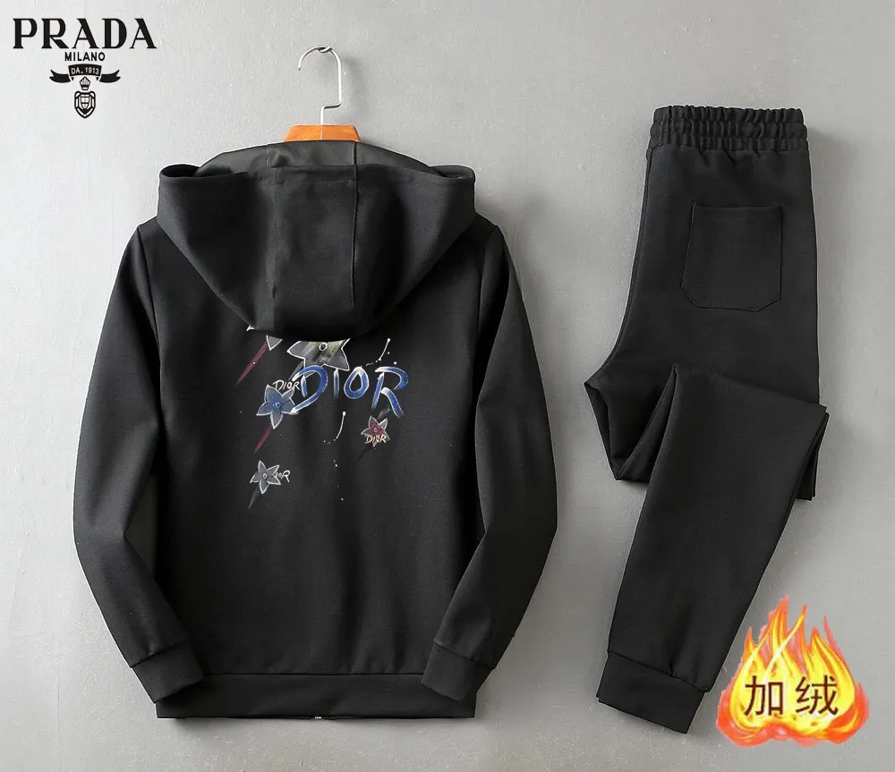 🅿️460 Directly approved brand [DIOR Dior] (velvet and thickened) 2025 autumn and winter new products, celebrities' favorite fashionable casual suits, clean and neat tailoring, full of urban style. Made of high-quality customized fabrics, the inner warmth is excellent, the hand feels soft and dry, and the upper body effect is crisp and stylish. The three-dimensional cutting process and the pattern are all of high standards, and the silhouette version has the right benefits! It is not tight at all, and you feel good when you put it on. So many top-quality raw materials create high-end products with unparalleled value. It is the first choice for high-end fashion people. (Size: M-4XL can wear up to 200 pounds)