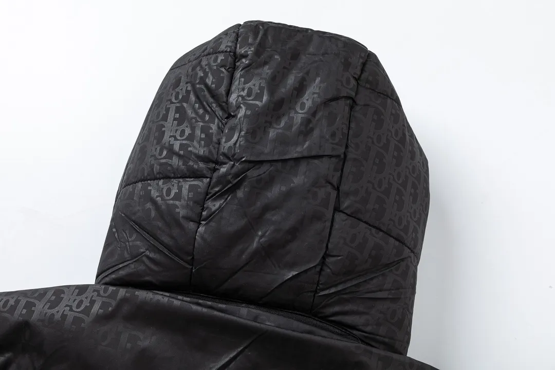 🅿️600 DIOR Dior's new autumn and winter style 🆕down jacket. Original 1:1 customized hardware accessories, all imported and original customization. Welcome to compare at the counter. Absolutely high quality. Made of top 90 white duck down. Super soft, fluffy and plump. Super heavy workmanship. The fabric is well-crafted and has a perfect version. Note⚠The fabric is super comfortable. Exclusive model. Non-market goods. Same sizes for men and women. Size M to XXL