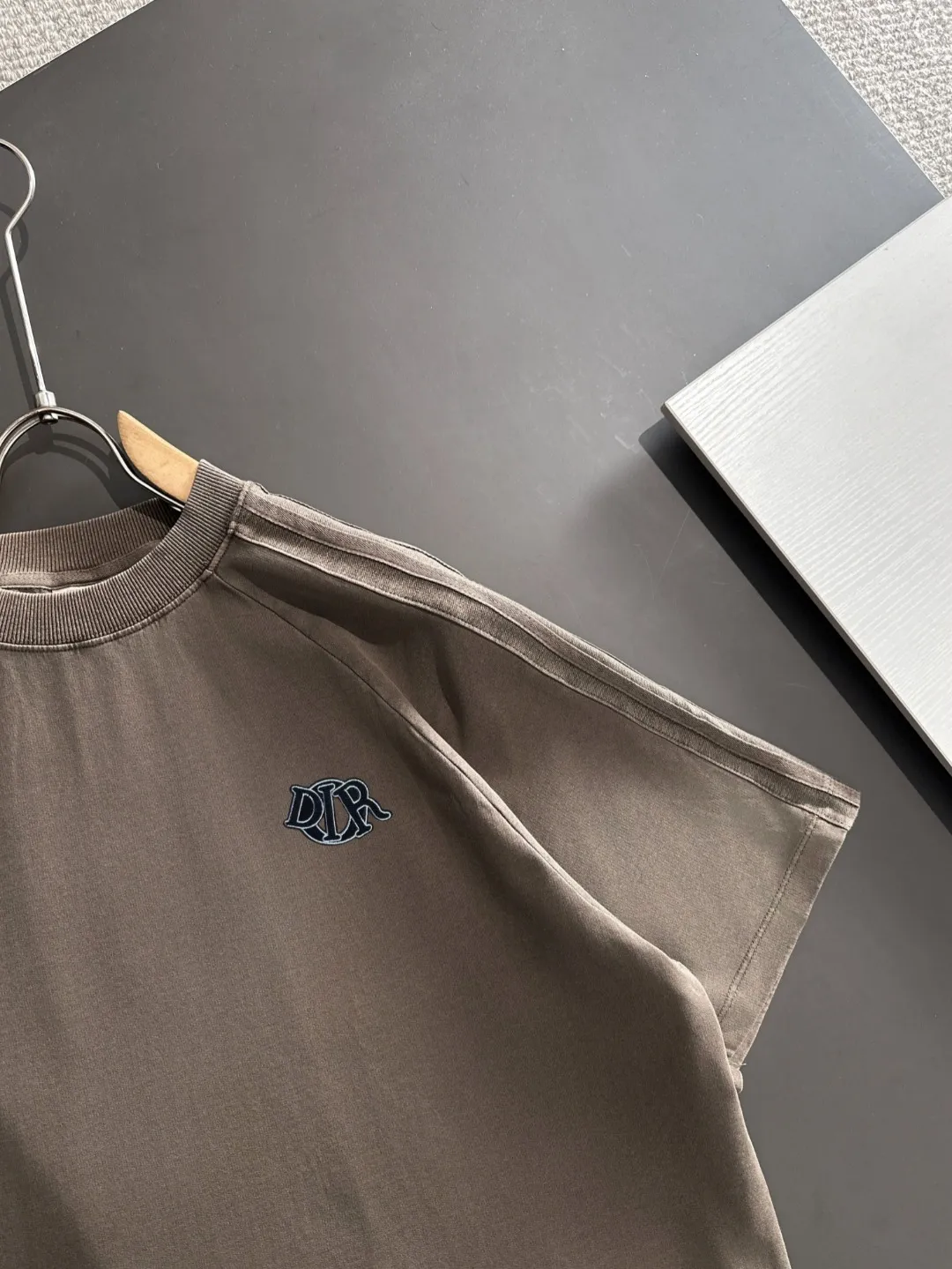 🅿️500 next day shipping DIOR/Dior high-end customization 2025 spring and summer new elastic band casual heavy industry washed suit, batik tripe sweat-absorbent and breathable, counter-customized fabric with high breathability and comfort, impeccable details, brand element design concept, reflecting high quality. It feels delicate and soft! It presents a casual cut and the upper body shape is great! Trading company channels are rare and available on the official website simultaneously! From a high-end men's positioning brand, high-end, low-key luxury taste, people can't refuse! Exquisite workmanship and impeccable quality! The overall style is simple, fashionable and timeless, fully meeting the requirements of stylish and tasteful dressing! Size: S-XXL