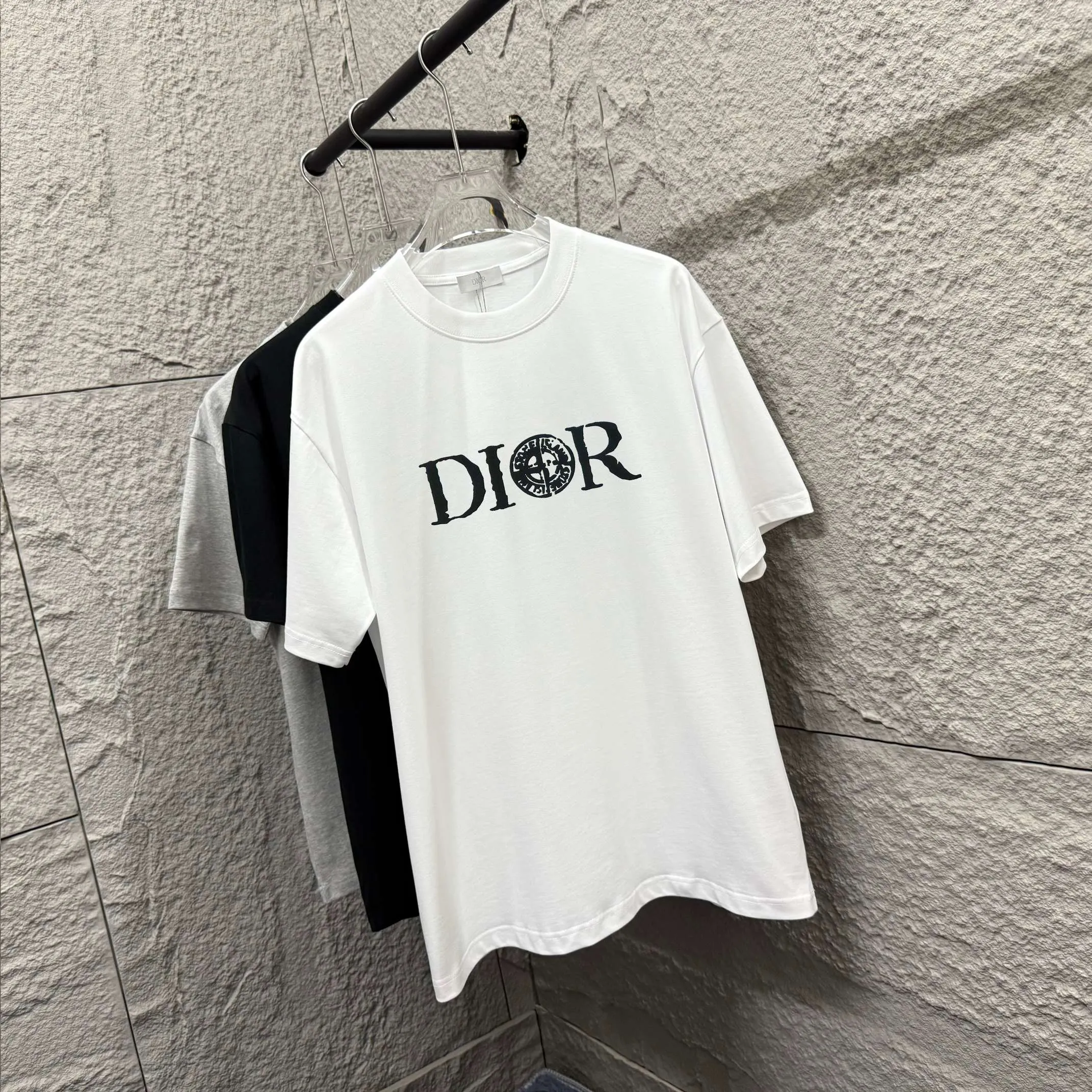 🅿️180 Dio* Dior* 2025 spring and summer new style Classic simple black and white letters Three-dimensional foaming technology Customized double yarn plain cotton fabric Short-sleeved T-shirt Uniform style for men and women Color: black white Size: S (90-130 pounds) M (120-150 pounds) L (140-165 pounds) XL (160-180 pounds) XXL (180-210 pounds)