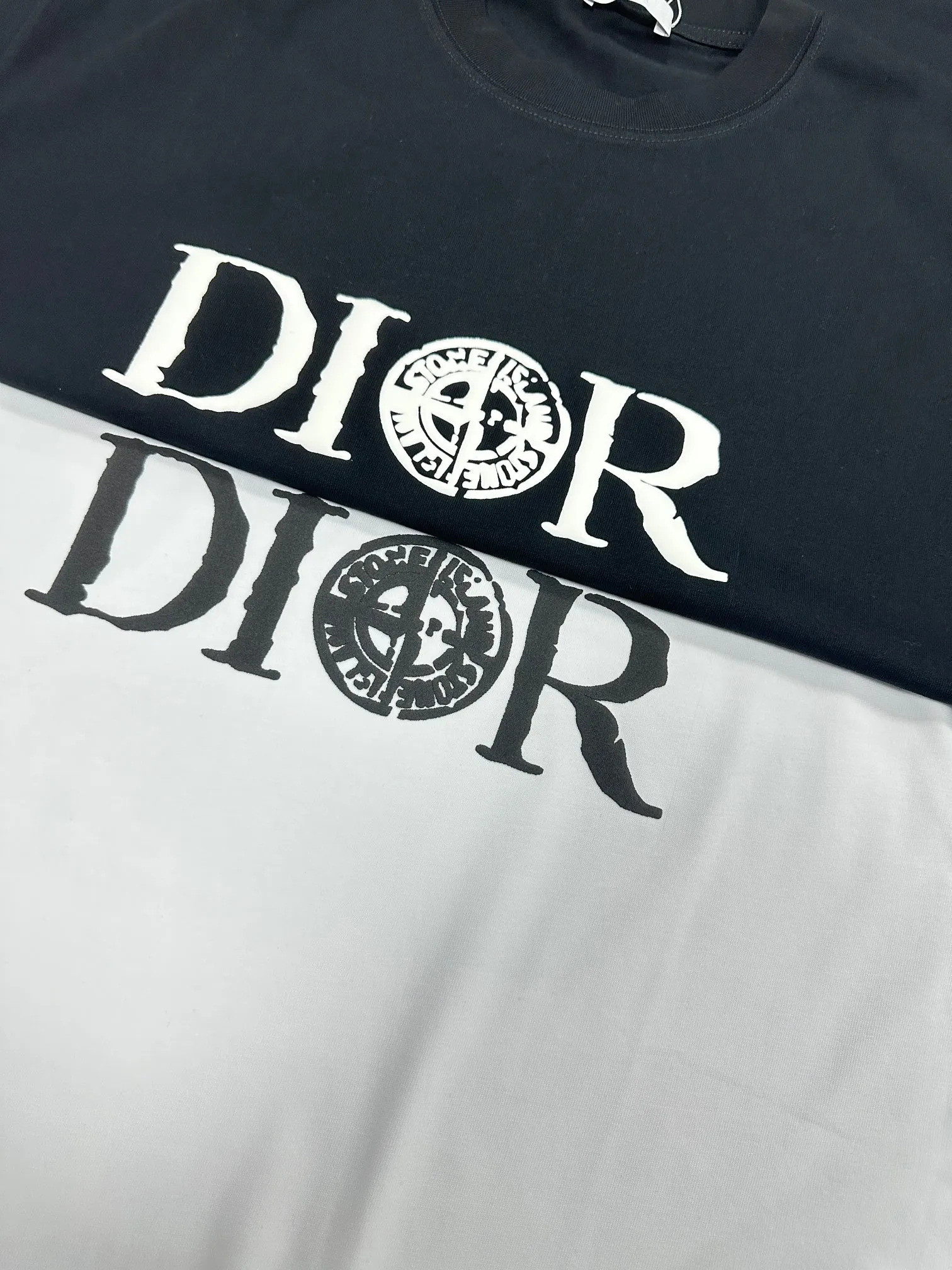 🅿️180 Dio* Dior* 2025 spring and summer new style Classic simple black and white letters Three-dimensional foaming technology Customized double yarn plain cotton fabric Short-sleeved T-shirt Uniform style for men and women Color: black white Size: S (90-130 pounds) M (120-150 pounds) L (140-165 pounds) XL (160-180 pounds) XXL (180-210 pounds)