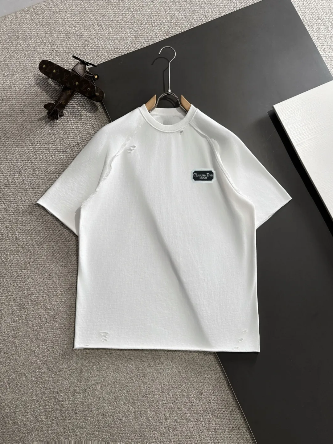 🅿️270 shipped next day. High quality DIOR/Dior 2025 spring and summer new men's batik washed short-sleeved T-shirt. Made of heavy combed double yarn fabric after washing. The high-strength fabric feels full of weight when weighed. The upper body is also more textured than ordinary T-shirts and is not easy to deform. This texture can cope with the weather. It absorbs sweat and is breathable, suitable for both hot and cold! Perfectly produced with reference to the original stitch and stitch! Loose fit design, looks noble. Sizes: S to XXL