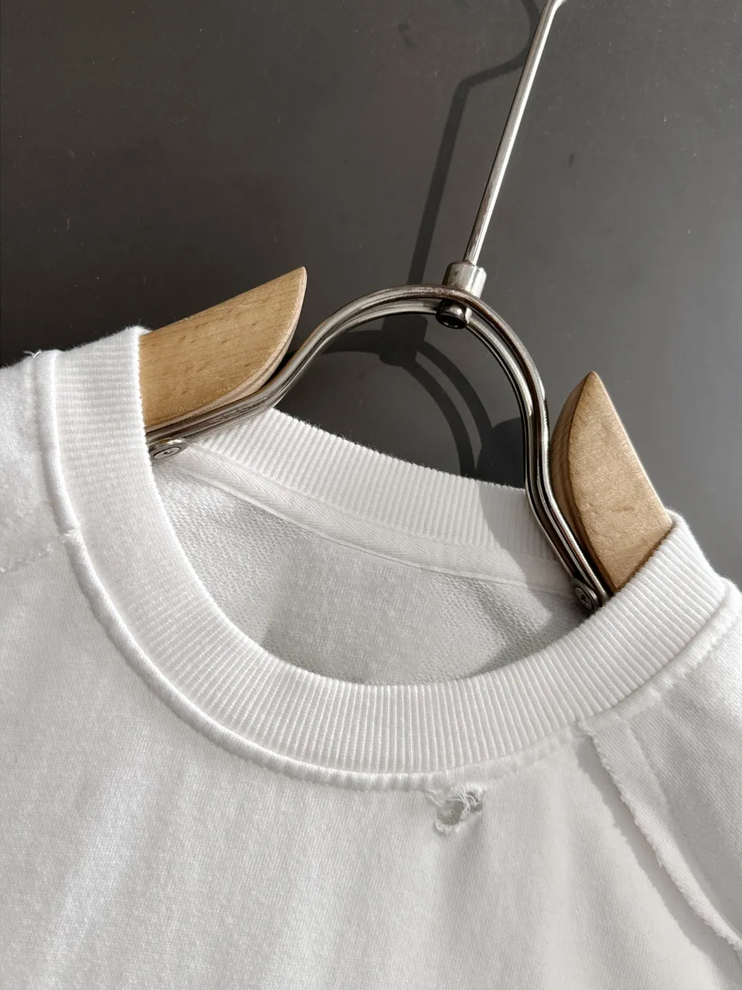 🅿️270 shipped next day. High quality DIOR/Dior 2025 spring and summer new men's batik washed short-sleeved T-shirt. Made of heavy combed double yarn fabric after washing. The high-strength fabric feels full of weight when weighed. The upper body is also more textured than ordinary T-shirts and is not easy to deform. This texture can cope with the weather. It absorbs sweat and is breathable, suitable for both hot and cold! Perfectly produced with reference to the original stitch and stitch! Loose fit design, looks noble. Sizes: S to XXL