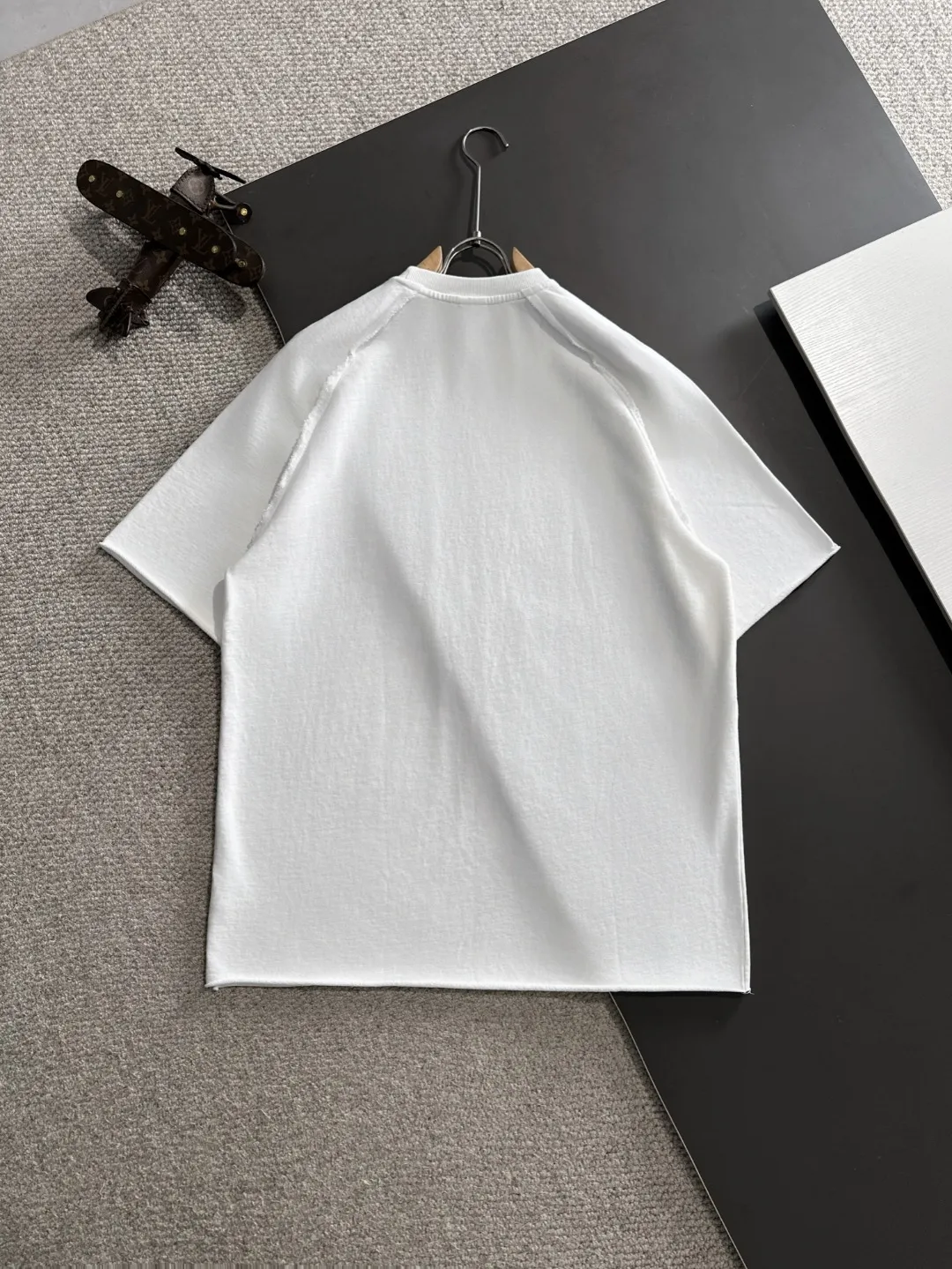 🅿️270 shipped next day. High quality DIOR/Dior 2025 spring and summer new men's batik washed short-sleeved T-shirt. Made of heavy combed double yarn fabric after washing. The high-strength fabric feels full of weight when weighed. The upper body is also more textured than ordinary T-shirts and is not easy to deform. This texture can cope with the weather. It absorbs sweat and is breathable, suitable for both hot and cold! Perfectly produced with reference to the original stitch and stitch! Loose fit design, looks noble. Sizes: S to XXL