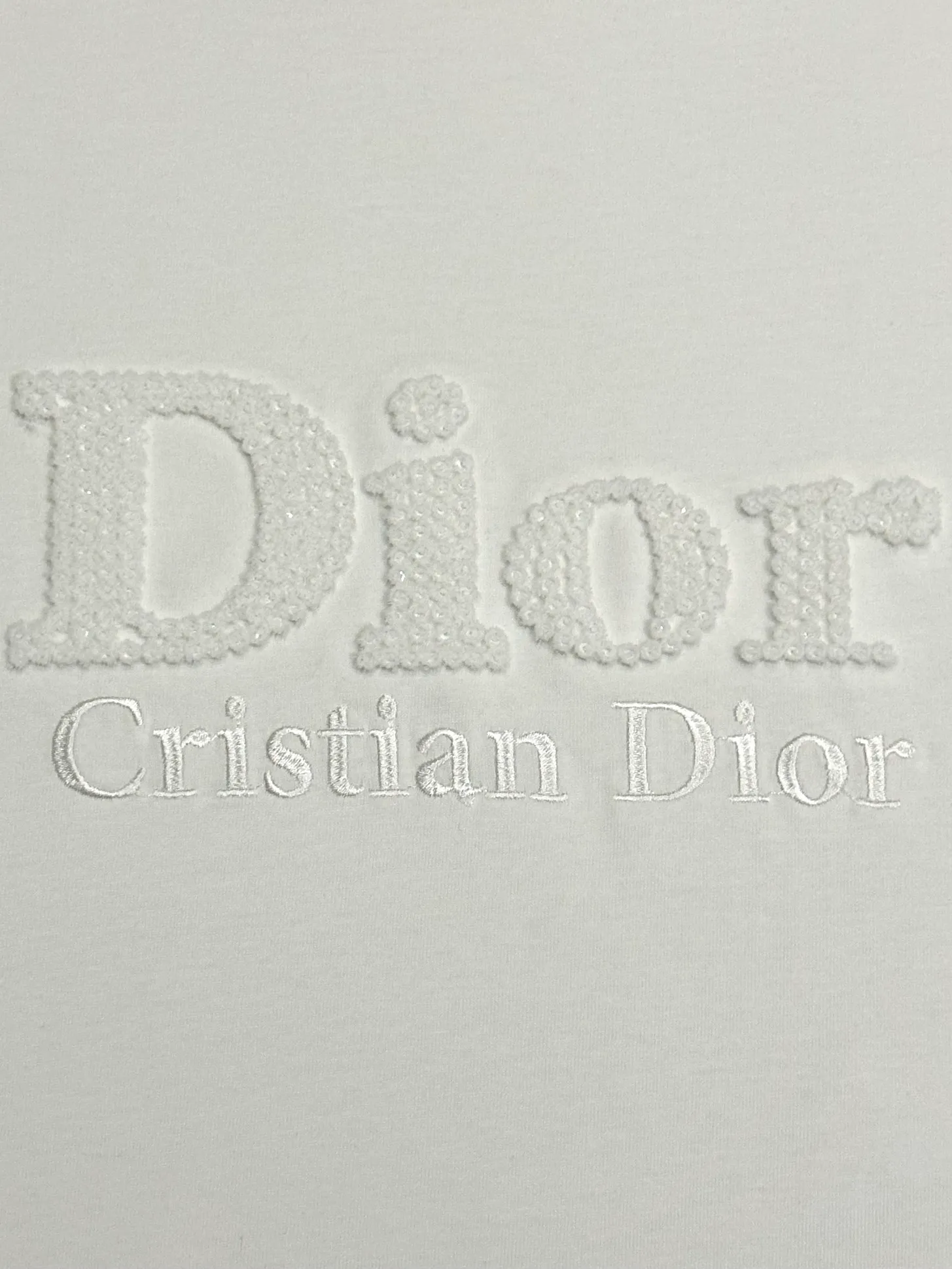 🅿️190 [High quality] Dior's new summer round neck T-shirt, embroidered bottom sequins and toothbrush embroidered English logo short-sleeved T-shirt, toothbrush embroidery technology, same color embroidery. Soft and delicate, 32-count 280g combed cotton fabric, soft and skin-friendly. The workmanship is meticulous and the thickness is moderate. The same style for men and women, loose fit, fashionable and versatile for all ages. All three standards are complete. Color: White~Black Size: S-XL