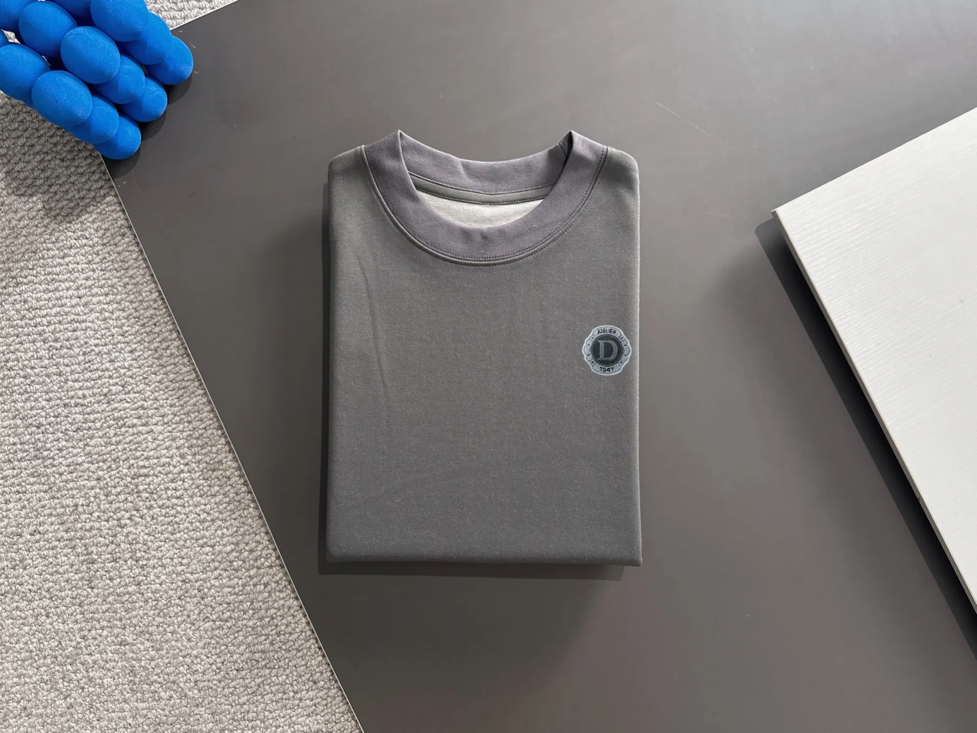 🅿️270 next day shipping DIOR/Dior's new spring and summer high-end T-shirt. It is truly double-sided fabric with the highest luxury and high quality. It is a style that you can wear with your eyes closed. The combed heavy fabric has a more textured upper body than ordinary T-shirts and is not easy to deform. This texture can cope with the weather, absorbs sweat and is breathable, suitable for both hot and cold! Perfectly produced with reference to the original stitch and stitch! The loose fit design is super noble. Really rare and rare goods Size: M-2XL