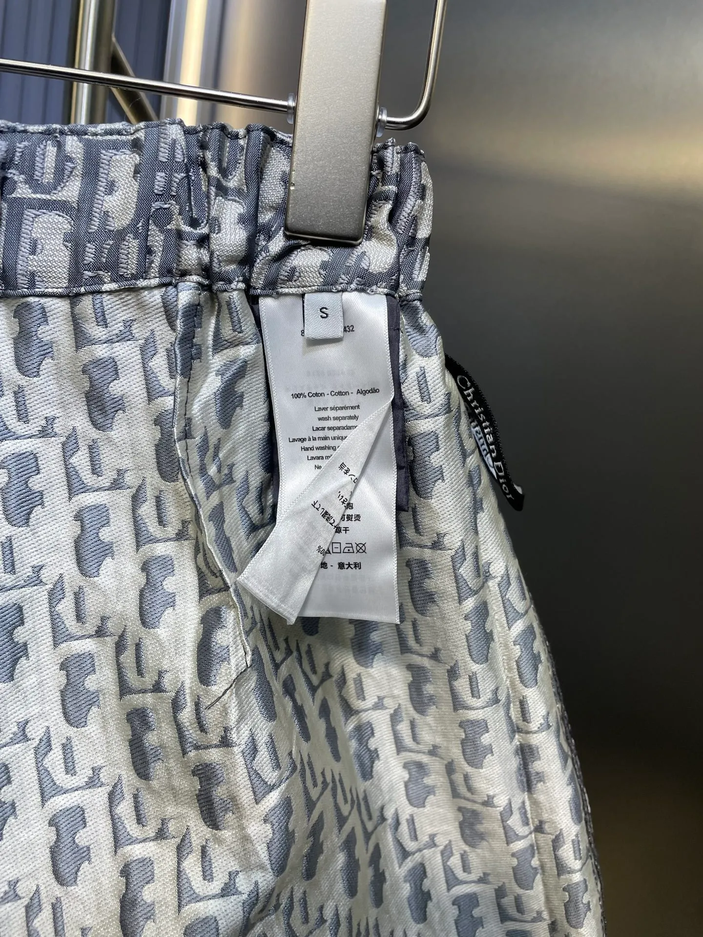 🅿️360 DIO* 🌟【Top Replica】Vacation series culottes with fabric panels and versatile culottes with a high-end and fashionable silhouette. The three-dimensional cut is very wide and the upper body is slimming. A must-have item for fair and beautiful women! Elongates the leg lines. A must-have item for presbyopia. It’s really easy to wear. Super versatile. Size: SML