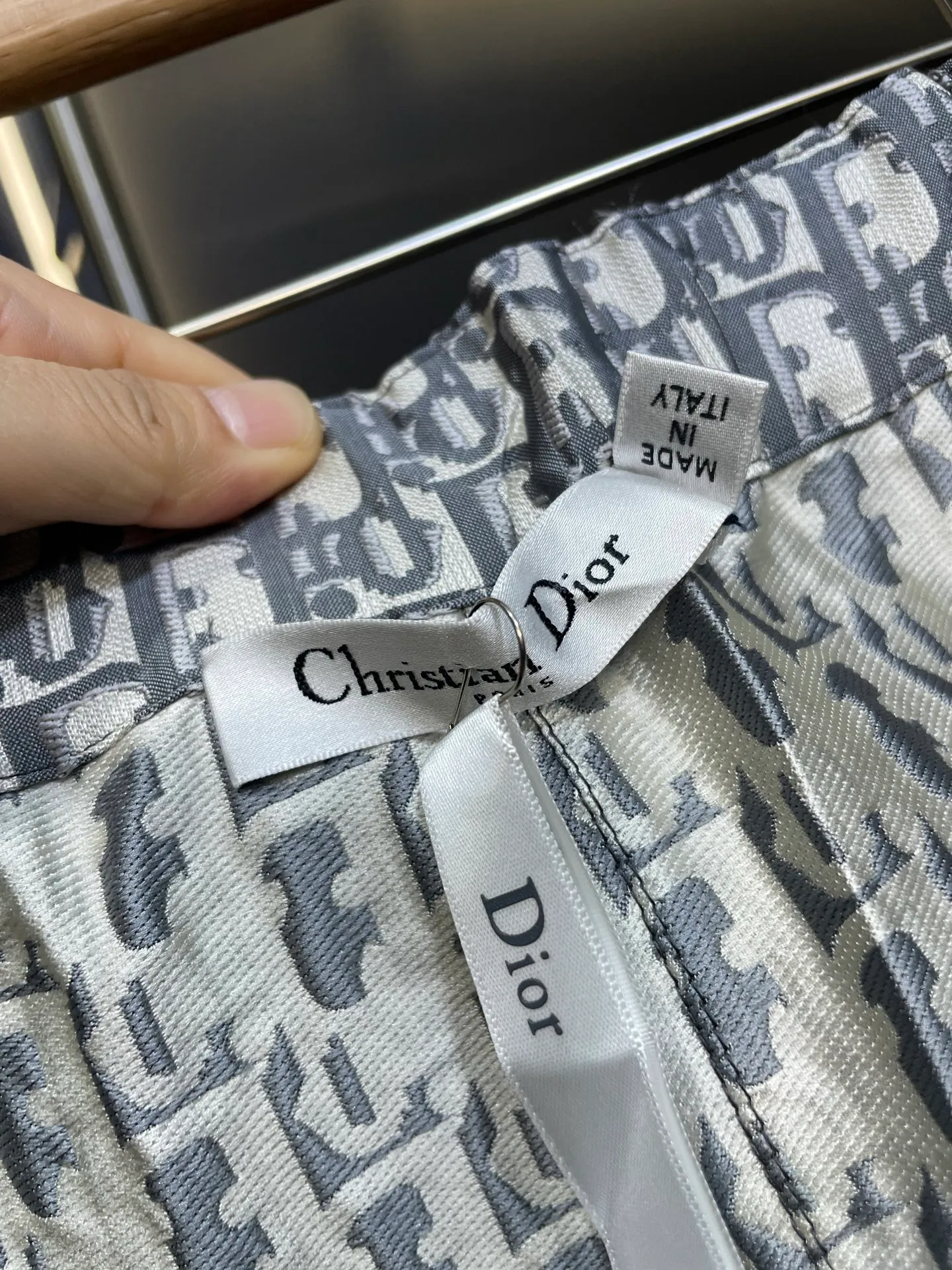 🅿️360 DIO* 🌟【Top Replica】Vacation series culottes with fabric panels and versatile culottes with a high-end and fashionable silhouette. The three-dimensional cut is very wide and the upper body is slimming. A must-have item for fair and beautiful women! Elongates the leg lines. A must-have item for presbyopia. It’s really easy to wear. Super versatile. Size: SML