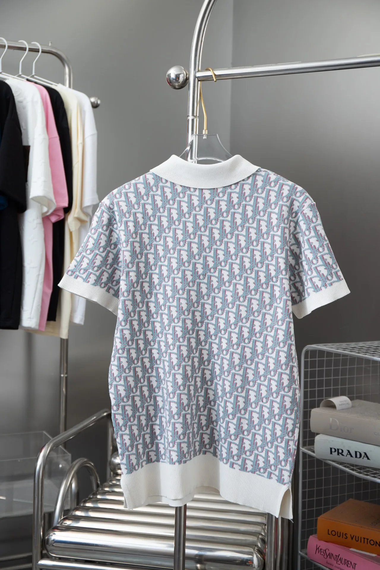 🅿️230 High quality 𝐷‍𝑜*25 new arrivals in early spring. Woolen T-shirt with three-dimensional logo all over. Slim fit, made of 100% cotton yarn🧵. The texture and skin-friendly feeling are excellent. The density is very high. It is a must-have summer item for everyone. S M L XL