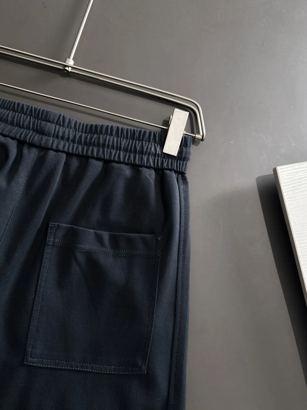🅿️400 next day shipping Dior 2025 spring and summer new elastic band casual pants, thin counter custom fabrics, high breathability and comfort, impeccable details, brand element design concept, reflecting high quality. It feels delicate and soft! It presents a casual cut and the upper body shape is great! Size: M-4XL