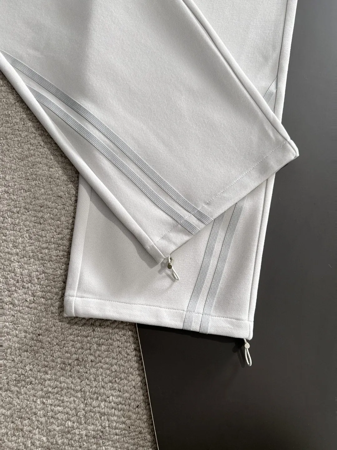 🅿️380 next day shipping Dior 2025 new early spring elastic band casual pants, thickened with velvet to keep warm. The custom-made fabrics at the counter are highly breathable and comfortable, with impeccable details and brand element design concepts, reflecting high quality. It feels delicate and soft! It presents a casual cut and the upper body shape is great! Size: M-4XL