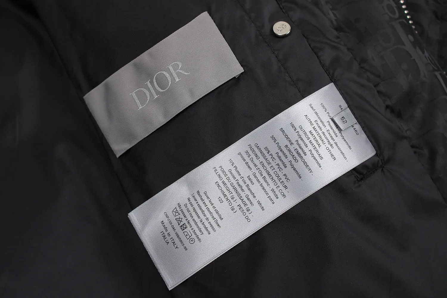 🅿️880 [Exclusive supply] CD 23SS full printed dark pattern presbyopia down jacket Originally purchased for RMB 27,000, the whole garment is made of imported technical polyamide fiber jacquard logo decorated with classic Oblique printed fabrics. The design spacing of the printing pattern and the spacing of details are aligned in parallel. The juxtaposed jacquard effect and feel are very restored. The inner filling is made of national standard 90-degree, with a layer of nylon material on the lining. It is made of white duck down with high fluffiness. It has a full down feel, better warmth retention effect, and no down stalks. The neat small stand-up collar is matched with the shoulder line, and the double pocket design is added to the front shoulder panel. The hem has a drawstring that can be adjusted freely, and the cuffs have elastic elastic cuffs. The placket has a double-open stand-up collar design. The silver-plated lettering hardware accessories are matched with high-quality European lettering two-way zipper closure. The sliders, eyelets, inner pocket buttons, concealed buttons, and adjustment buckles are still custom-made with the original molded logo. Size:46-48-50-52