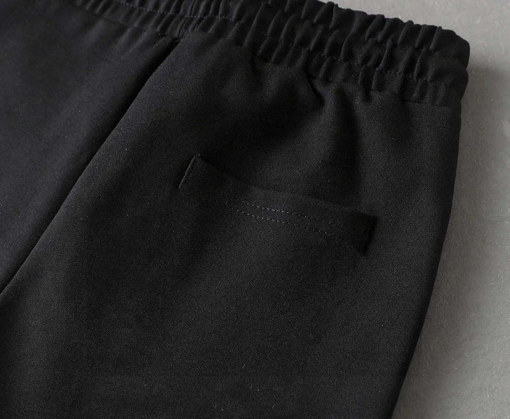 🅿️460 direct batch brand [DIOR Dior] (velvet and thickened) 2025 autumn and winter new products, celebrities' favorite fashionable casual suits, clean and neat tailoring, full of urban style. Made of high-quality customized fabrics, the inner warmth is excellent, the hand feels soft and dry, and the upper body effect is crisp and stylish. The three-dimensional cutting process and the pattern are all of high standards, and the silhouette version has the right benefits! It is not tight at all, and you feel good when you put it on. So many top-quality raw materials create high-end products with unparalleled value. It is the first choice for high-end fashion people. (Size: M-4XL can wear up to 200 pounds)