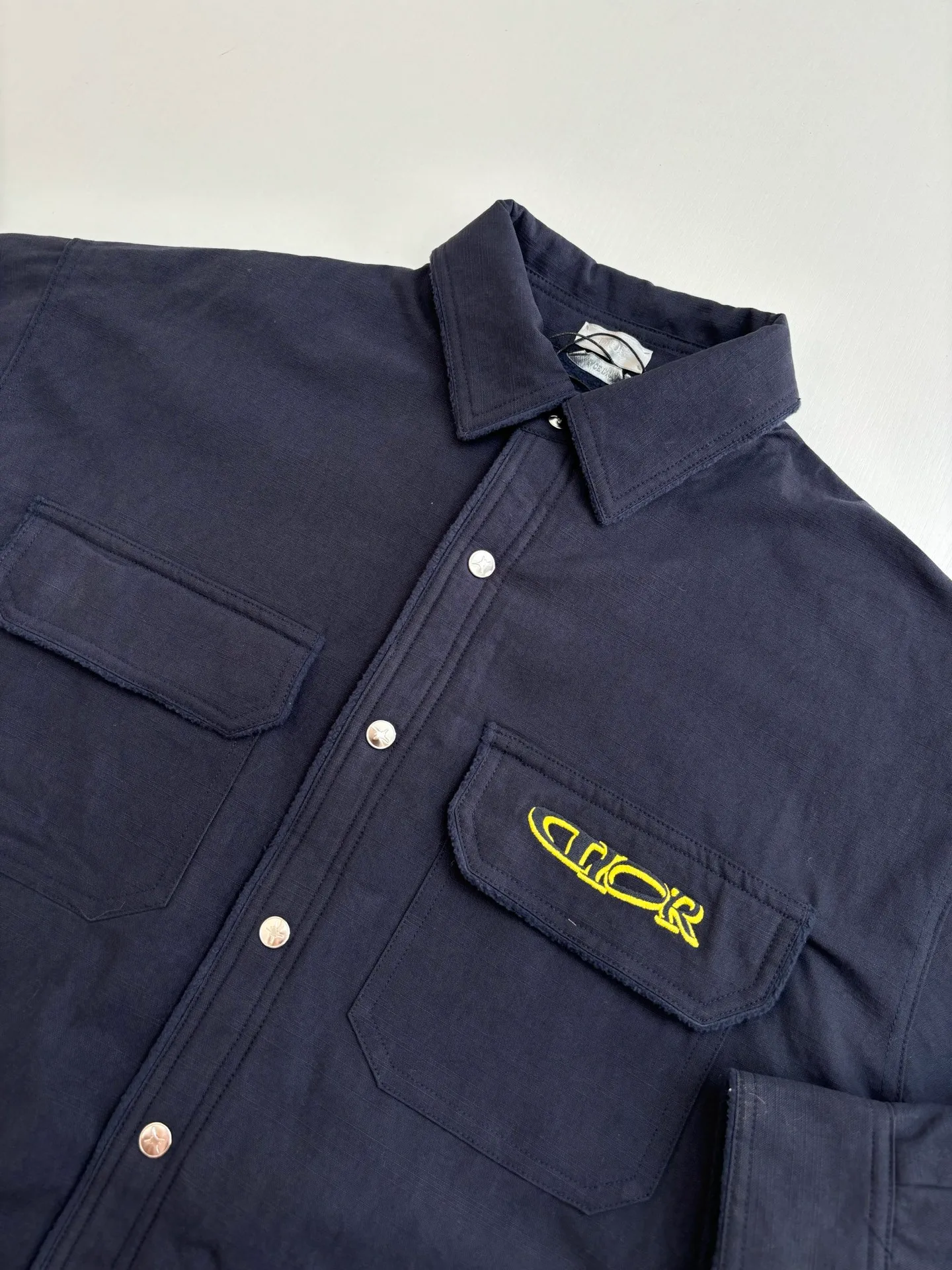 🅿️560 Dio*/Dior 24 new navy blue cotton denim is carefully made of navy blue cotton denim, decorated with contrasting AND LEWIS HLTON embroidery on the chest and back, highlighting the classic logo with graphic design. Can be paired with matching accessories to create a comfortable oversized fit Size: S/M/L/XL