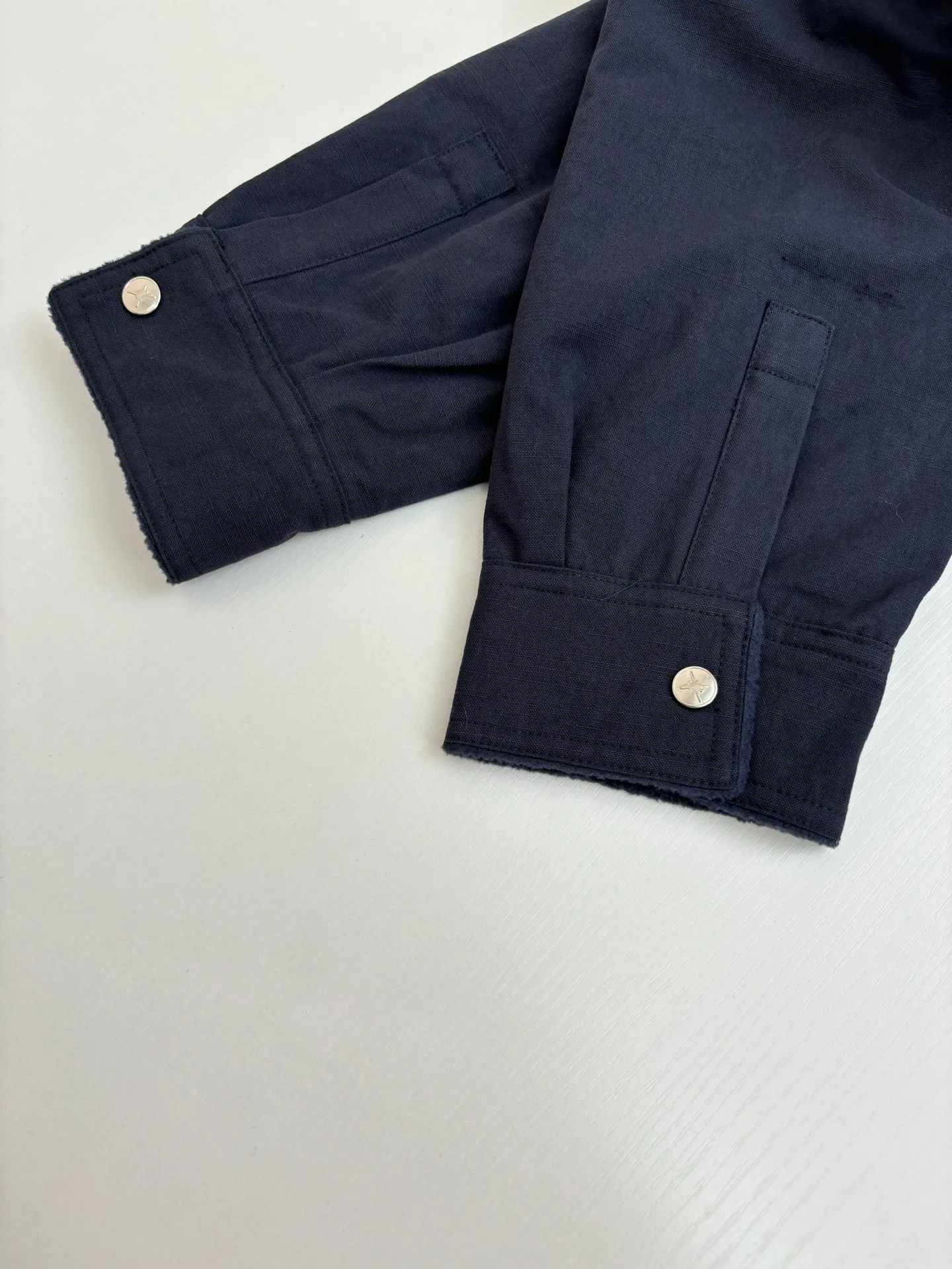 🅿️560 Dio*/Dior 24 new navy blue cotton denim is carefully made of navy blue cotton denim, decorated with contrasting AND LEWIS HLTON embroidery on the chest and back, highlighting the classic logo with graphic design. Can be paired with matching accessories to create a comfortable oversized fit Size: S/M/L/XL
