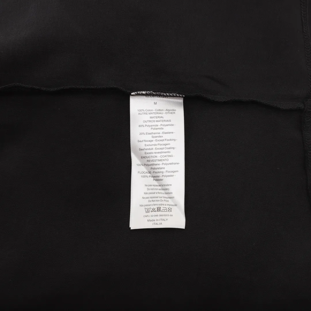 🅿️380 Dior/Dior classic front and back printed letter long sleeves made of customized fabrics. DuPont Sorona material is added, which is skin-friendly, long-lasting antibacterial, anti-mite, and more washable. The cotton thread has been repeatedly processed to remove inferior coarse fibers and impurities, leaving only high-quality cotton fibers, making the fabric more advanced and classy. Environmentally friendly polishing enzyme technology gives the fabric a clean appearance and clear texture. Fine workmanship, compare with the counters! A highly recognizable long-sleeved style with great upper body effect!!! Super versatile! Same style for men and women. Color: black, white Size: S-XL