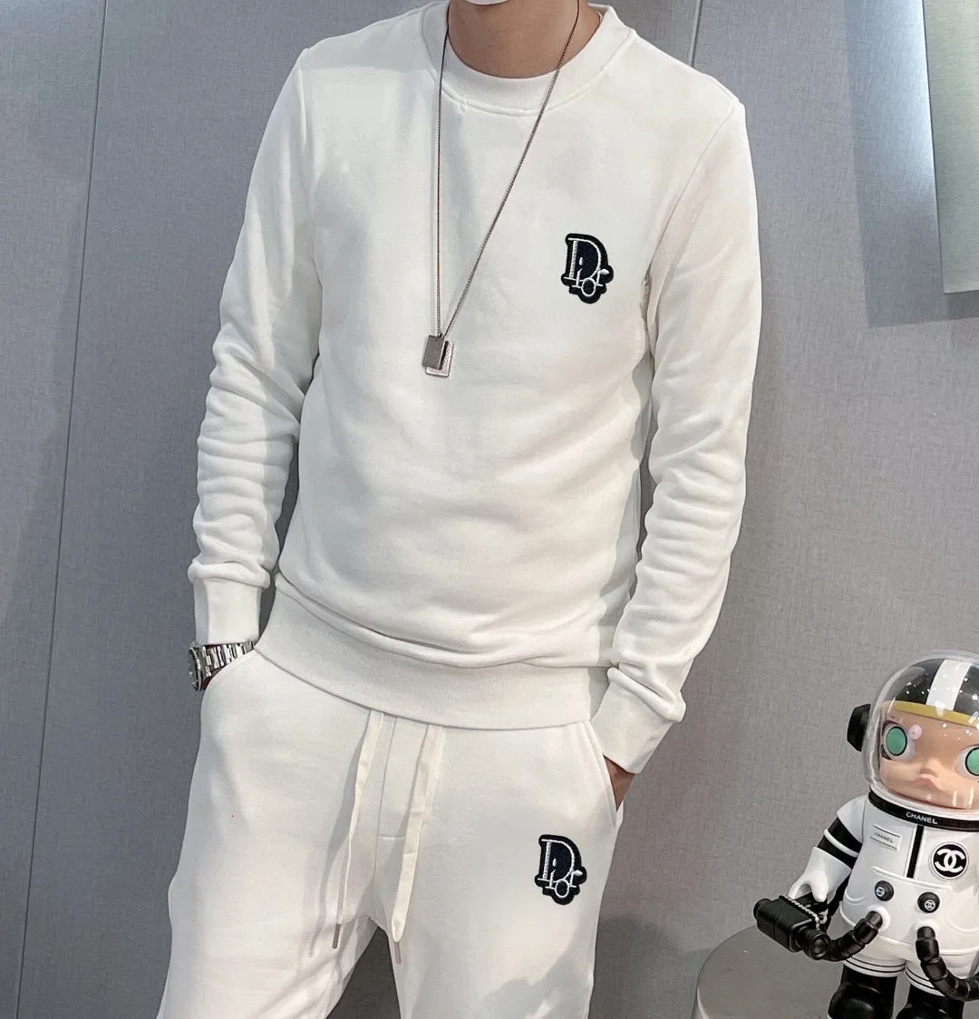 🅿️380 [DIOR Dior] (Fat Man’s Gospel) hot-selling suit is coming. Focus on the original version of the official website. 2025 new hot-selling sweatshirt suit. The original order is the best product. 🇭🇰The meticulous work of top designers is dedicated to a fitting and perfect upper body effect. All-natural high-quality Roman cotton 100%, close-fitting comfort, noble and elegant! Original hardware embodies elegance and nobility! Counter size: M-5XL (maximum wear up to 220 pounds)