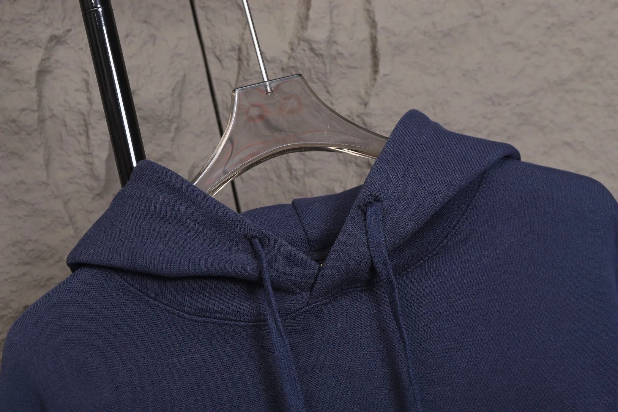 🅿️320 High quality new Dior hooded sweatshirt model number B31 * Made of 450 custom-woven and dyed high-gram weight tripe pure cotton sweatshirt fabric. The fabric feels thick and has a certain sense of self-weight. The bottom has a dense and rough terry texture. It is close to the skin and has excellent warmth retention. You will not feel any discomfort at all! *The color on the front chest is clear, with Selling's obvious logo added, and the lines are smooth and smooth without falling off and deforming when washed *This design is based on classics and simply and clearly shows the brand's high-end luxury identity. Same style for men and women 𝐂𝐎𝐋𝐎𝐔𝐑: black, white blue 𝐒𝐈𝐙𝐄: S- xl