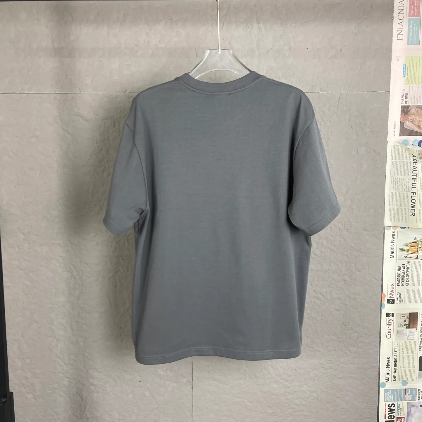 🅿️170 /C09 Dior 25ss 300 grams early spring new style letter logo printed short-sleeved light luxury. A must-have item for men and women for daily commuting. The correct version is welcome to compare. Detailed features: 100% pure cotton double yarn jersey fabric. Special thickened 32 pieces of double-strand 1x1 thread in the same cylinder. Three-dimensional film foam tape hot stamping. Double needle stitching and cross-stitch technology. ·Original main mark, washed tag brand moisture-proof paper packaging Color: black white cement gray Size: S-XL