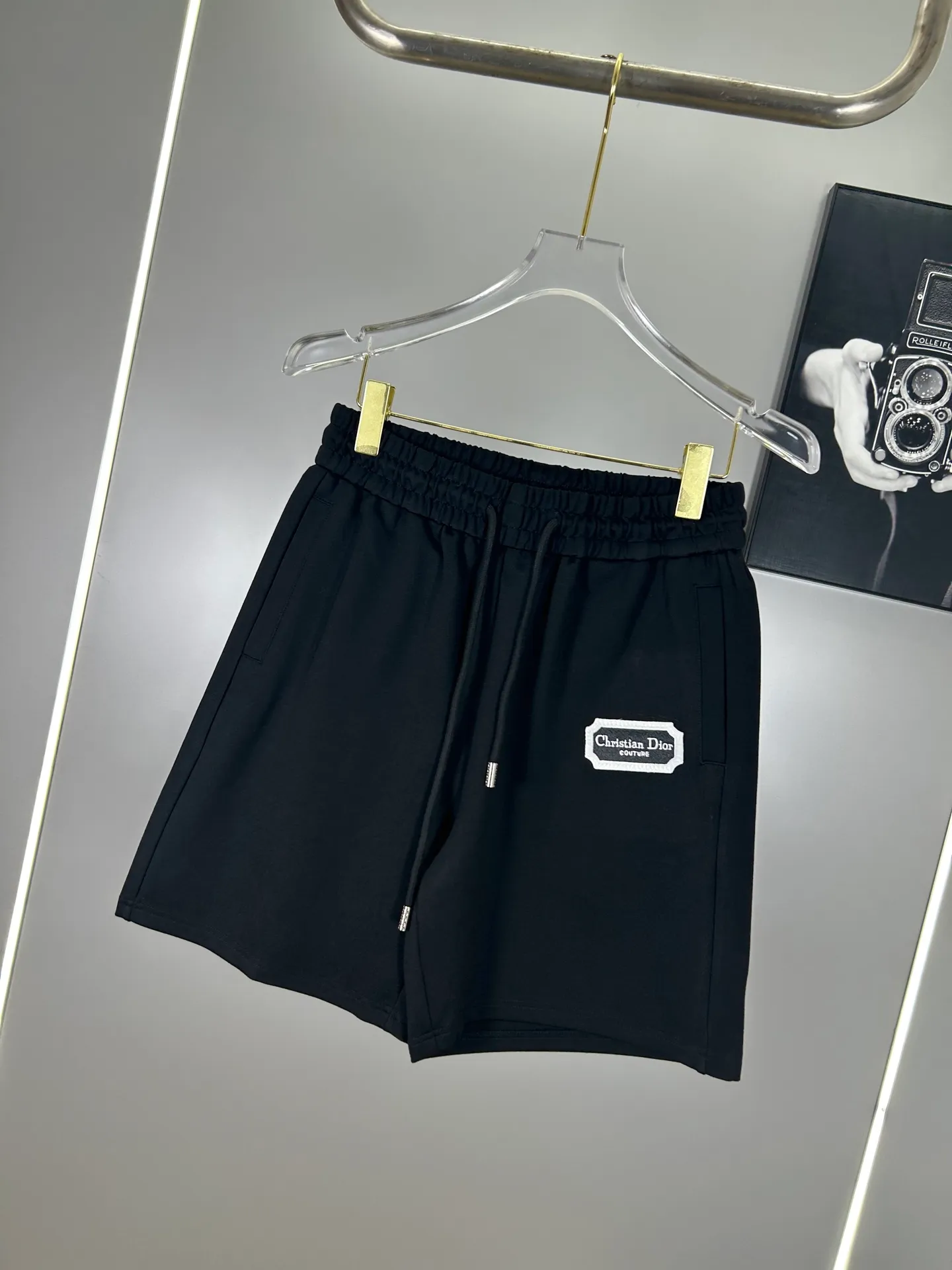 🅿️240 (high-end original specification version) Dior 2025ss trade channel goods. Casual sports shorts. An irresistible classic style with a slightly sharp casual fashion sense. Streamlined proportional tailoring creates a casual and versatile fit. The customer-supplied high-density 400g fabric is different from traditional knitted cotton fabrics. It feels soft and delicate, has a better texture, is comfortable and skin-friendly, anti-wrinkle and breathable. Modern classic urban benchmark with a new image. The drawstring waist design highlights the charm of sports and leisure. It shows the youthful and exuberant expression. Lazy and sexy... Size: S--XXL