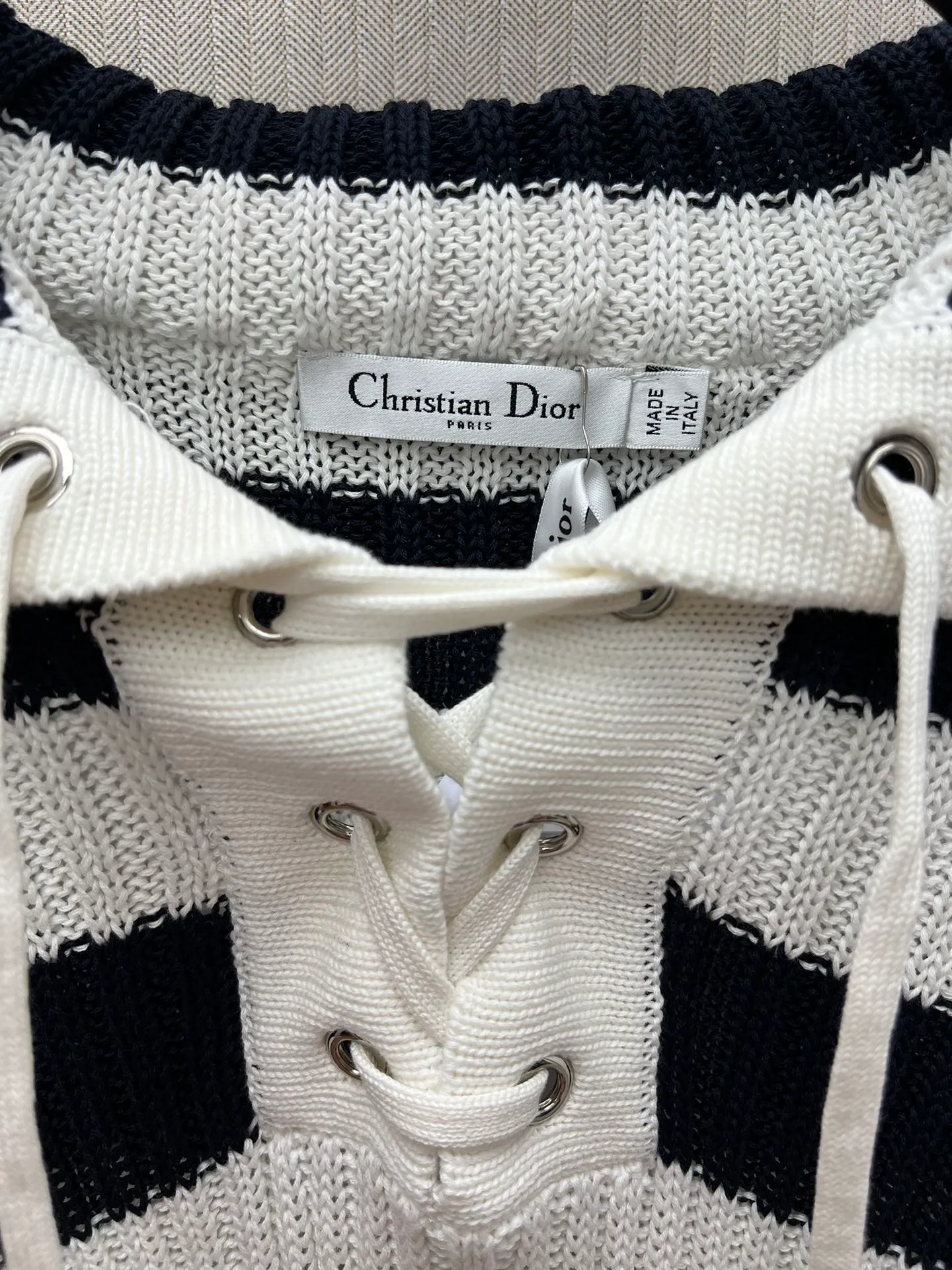 🅿️540 Dior 25 ss training Dior Marinière sweater in white and navy blue cotton ribbed knit. Crafted from cotton ribbed knit, decorated with white and navy blue Dior Marinière pattern, with sailor collar decorated with lace and metal eyelets. Adds sophistication to any casual look. Size: S.M.L.
