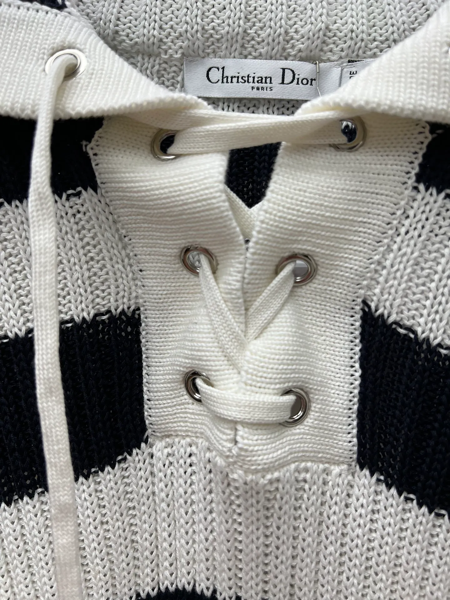 🅿️540 Dior 25 ss training Dior Marinière sweater in white and navy blue cotton ribbed knit. Crafted from cotton ribbed knit, decorated with white and navy blue Dior Marinière pattern, with sailor collar decorated with lace and metal eyelets. Adds sophistication to any casual look. Size: S.M.L.