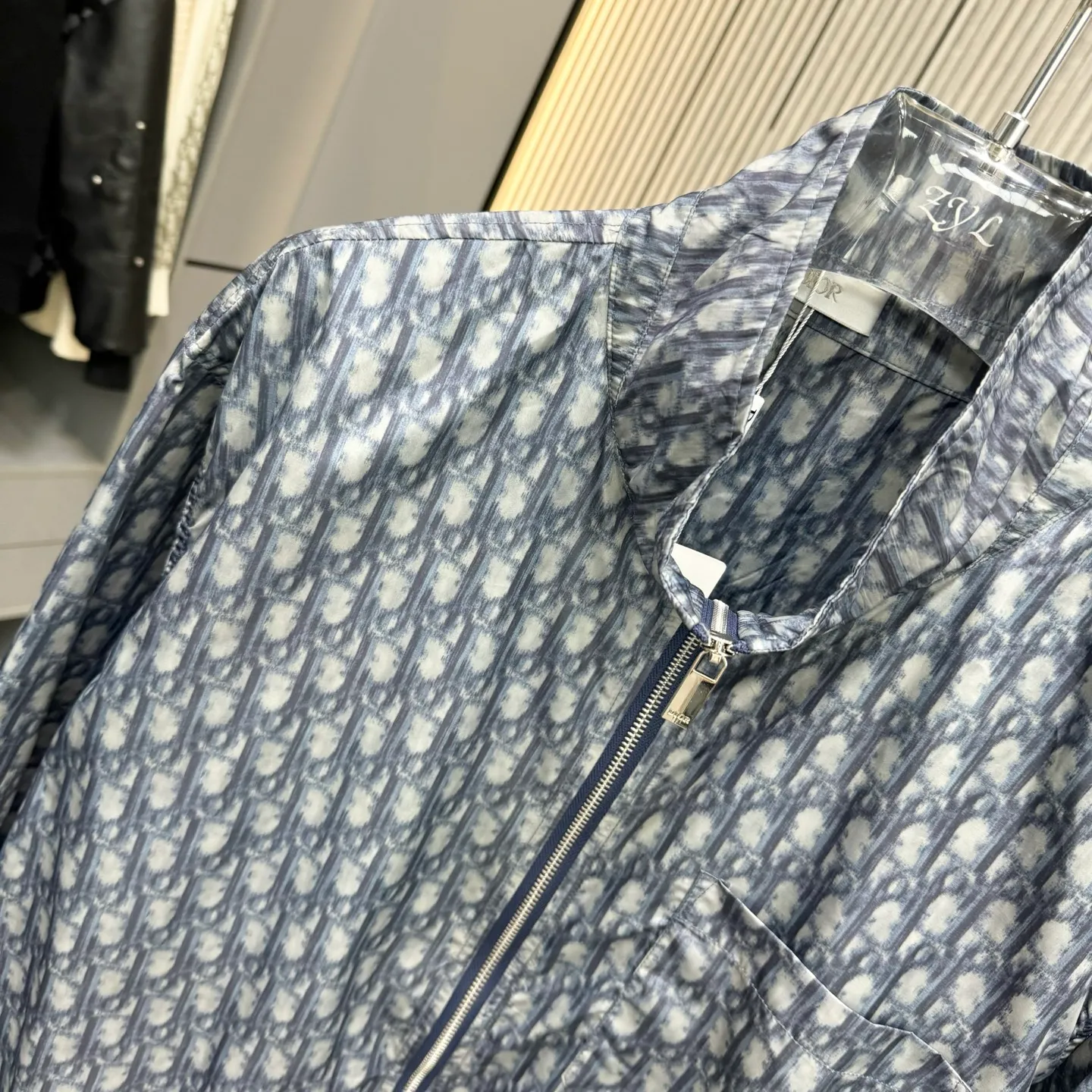 🅿️360 Dior Dior 25 early autumn new zipper shirt, golden Oblique print, made of blue technical fabric, chest patch pocket, drawstring design on both sides of the hem, unique, loose fit SMLXL