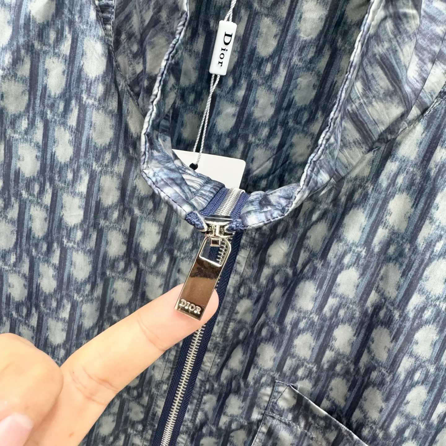 🅿️360 Dior Dior 25 early autumn new zipper shirt, golden Oblique print, made of blue technical fabric, chest patch pocket, drawstring design on both sides of the hem, unique, loose fit SMLXL