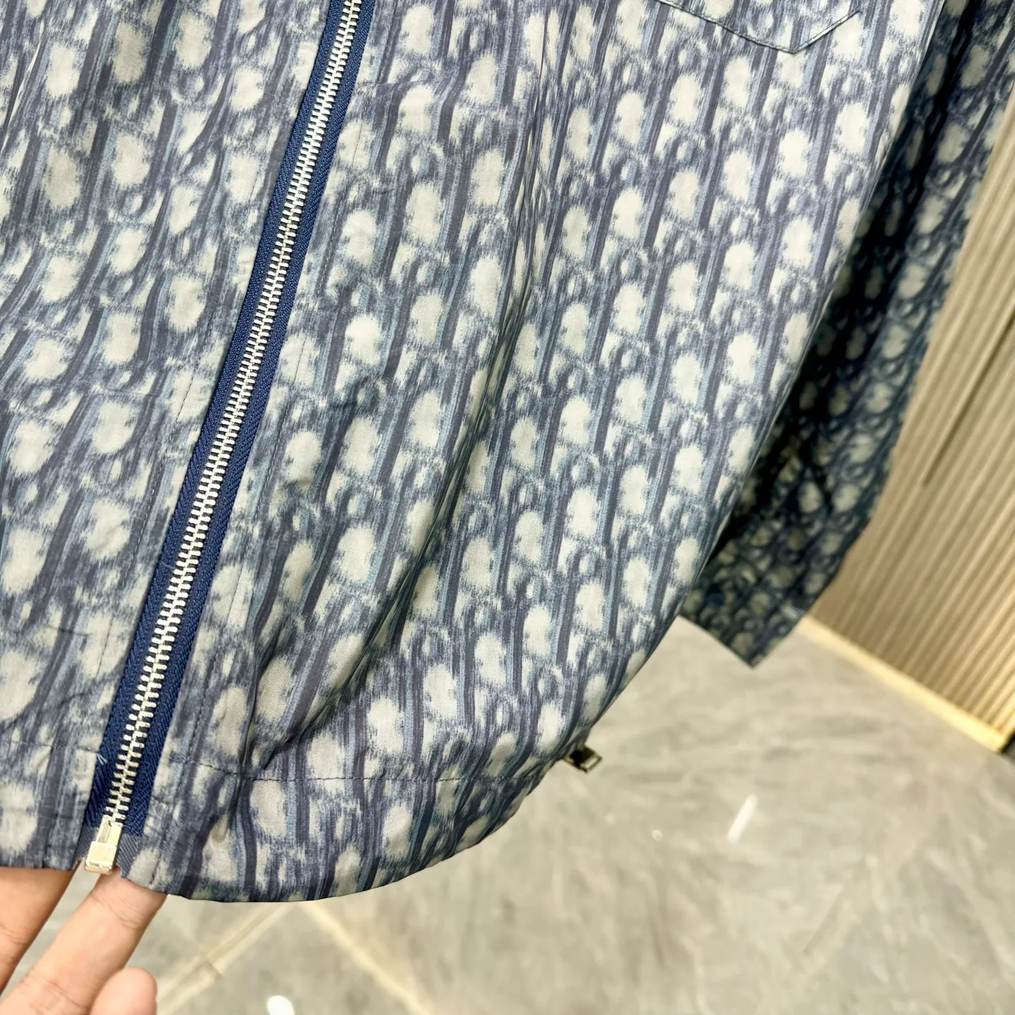 🅿️360 Dior Dior 25 early autumn new zipper shirt, golden Oblique print, made of blue technical fabric, chest patch pocket, drawstring design on both sides of the hem, unique, loose fit SMLXL