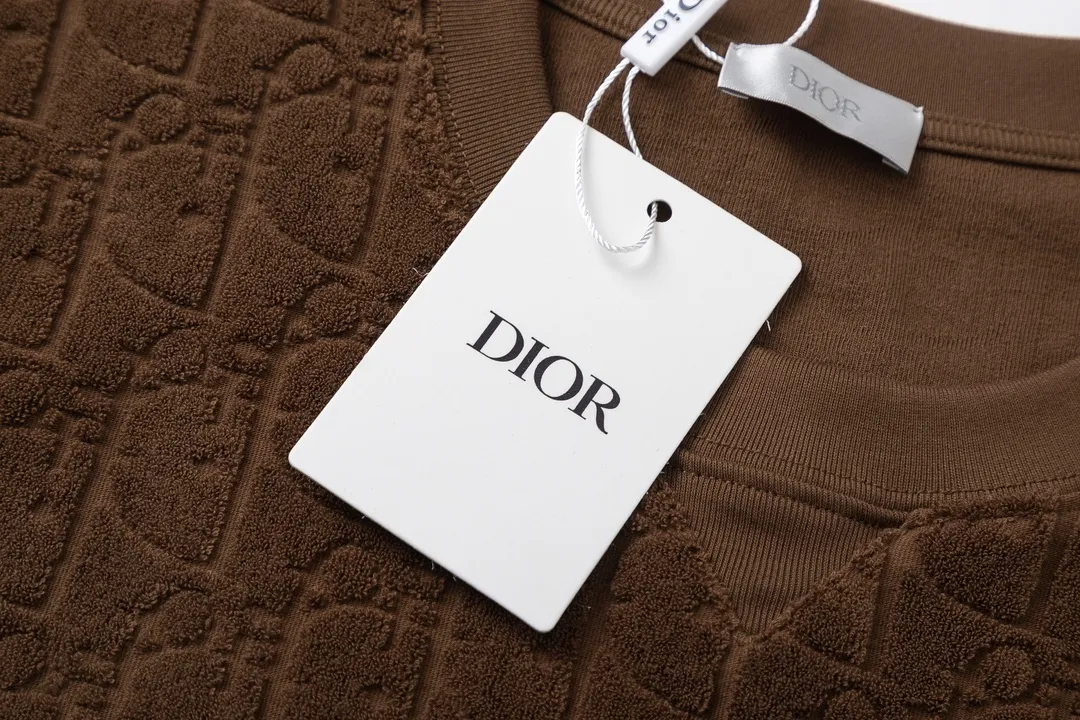 🅿️170 Dior Dior 2025 early spring new style Customized towel jacquard fabric Dark letter logo all over Unisex short-sleeved T-shirt Color: Brown Size: XS-L