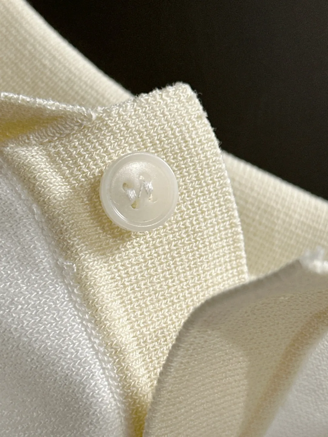 🅿️330 Next day shipping 0 High quality Dior 2025 spring and summer new men's lapel short-sleeved T-shirt Made of combed cotton yarn knitted cotton fabric, pure cotton high-weight special yarn, it feels full when weighed, and the upper body is more textured than ordinary T-shirts. This texture can cope with the weather easily, suitable for both hot and cold! The pattern on the chest adopts three-dimensional embroidery technology, and is perfectly produced stitch by stitch with reference to the original version! Loose fit design, looks noble. Size: M to XXXL